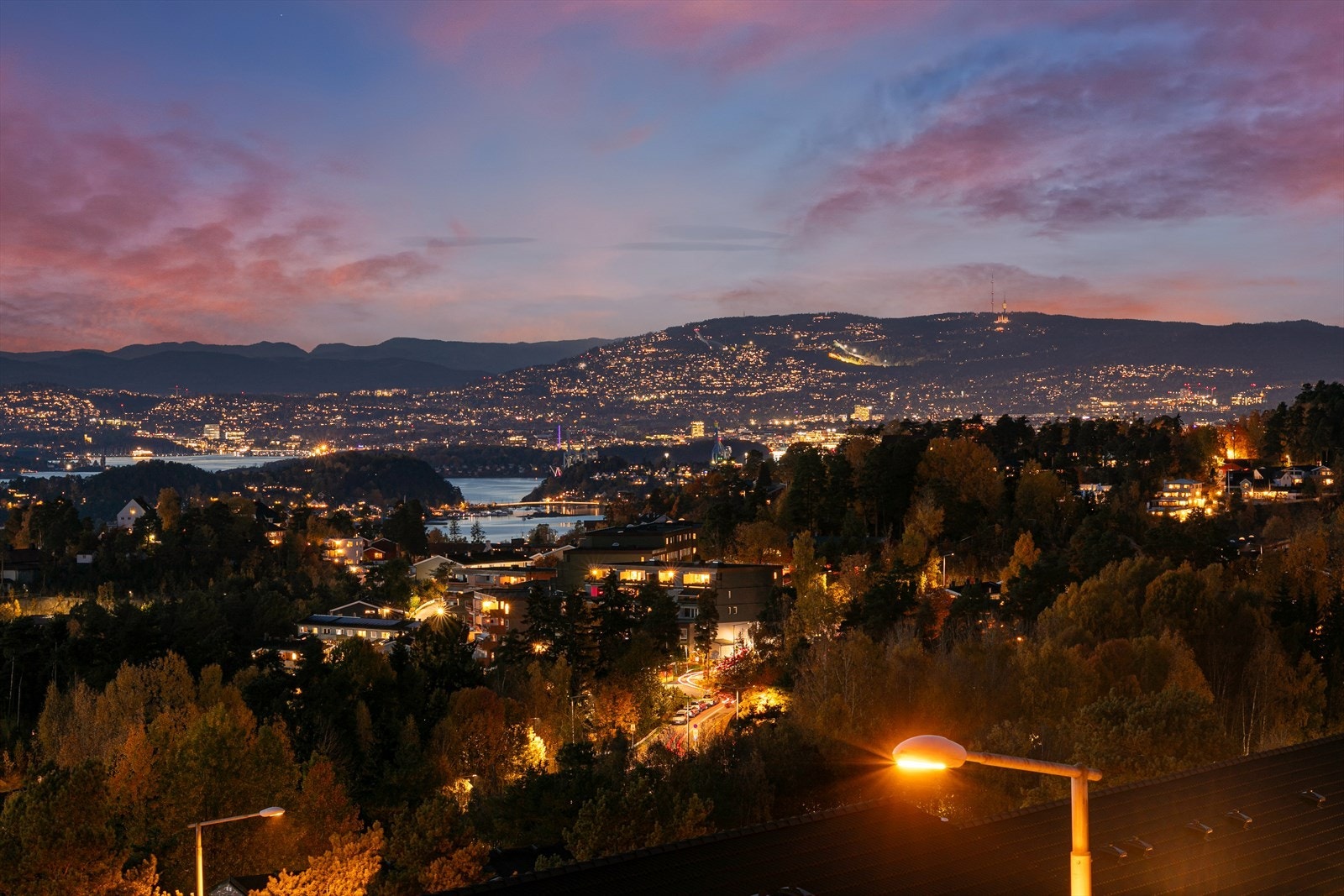Herlig utsikt mot Holmenkollen og Oslofjorden Galleribilde