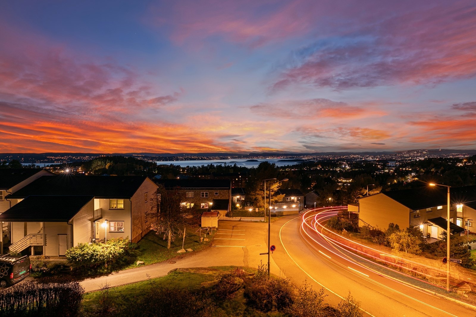 På Holmlia har du tilgang til flotte turområder, Hvervenbukta, offentlig transport, butikker, samt kort vei til skoler og barnehage Galleribilde