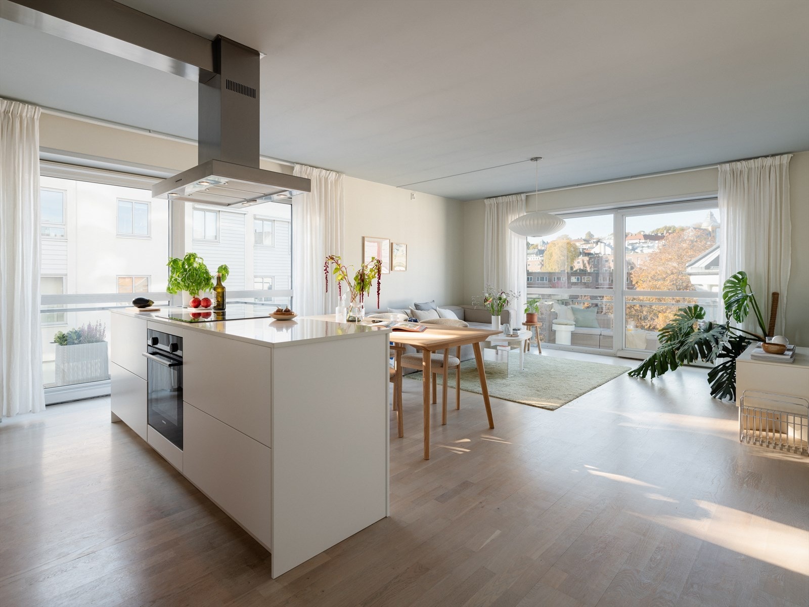Nordvik v/Moestue har gleden av å presentere en delikat og lys 2-roms topp- og hjørneleilighet med attraktiv beliggenhet i populære Waldemars Hage på Kiellands plass. Husk visningspåmeldig! Galleribilde