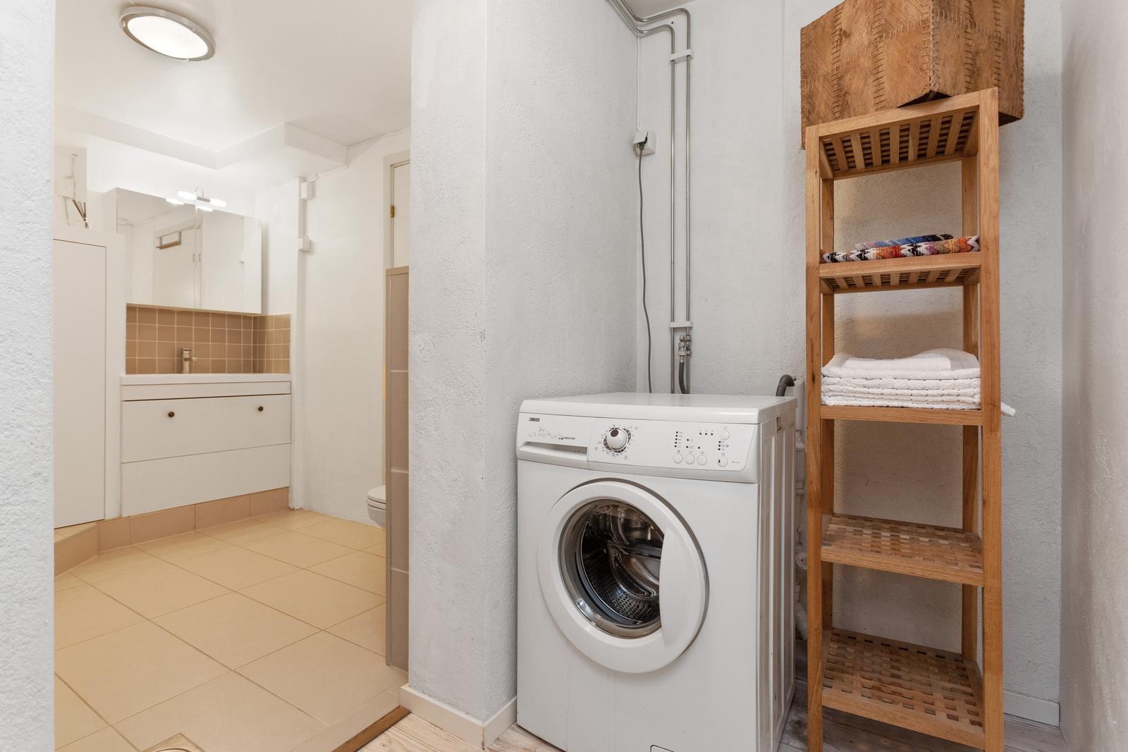 opplegg for vaskemaskin fra bod ved badet Galleribilde