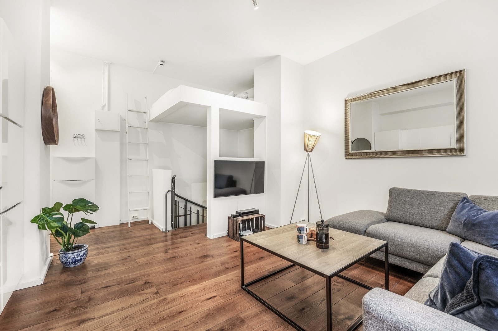 Fra stue mot hems og trappegang Galleribilde