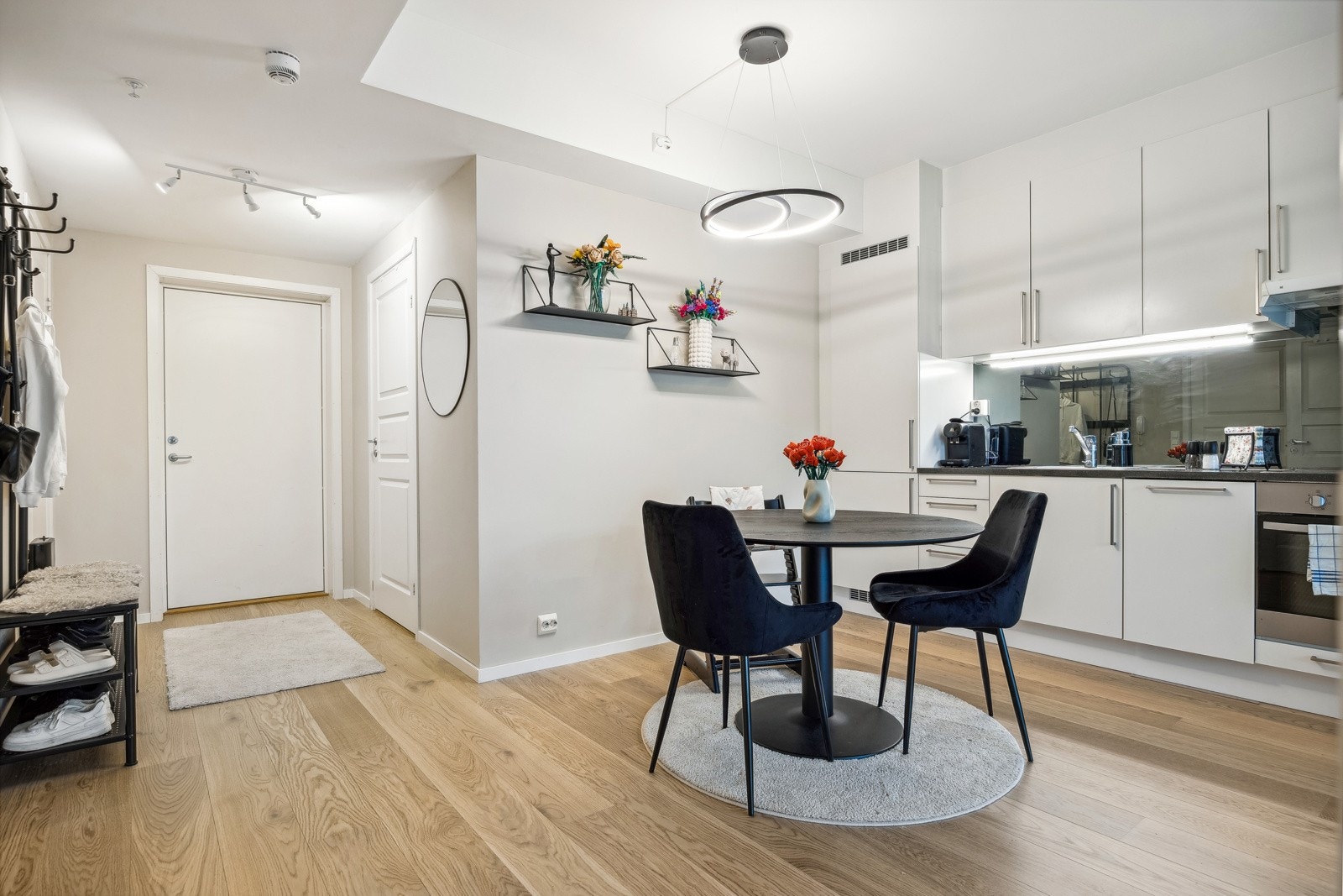 Leiligheten ligger på populære Lund Østre hvor det er kort avstand til alle fasiliteter. Galleribilde