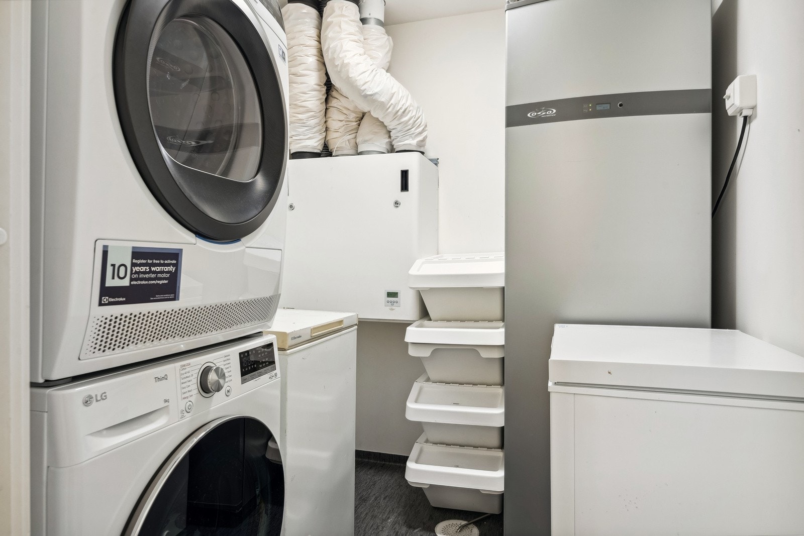 Leiligheten har også et praktisk vaskerom med plass til annet som fryser og div. Galleribilde