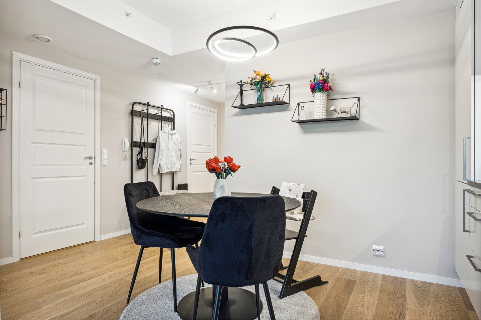 Her kan man nyte et godt måltid i små og store selskap. Galleribilde