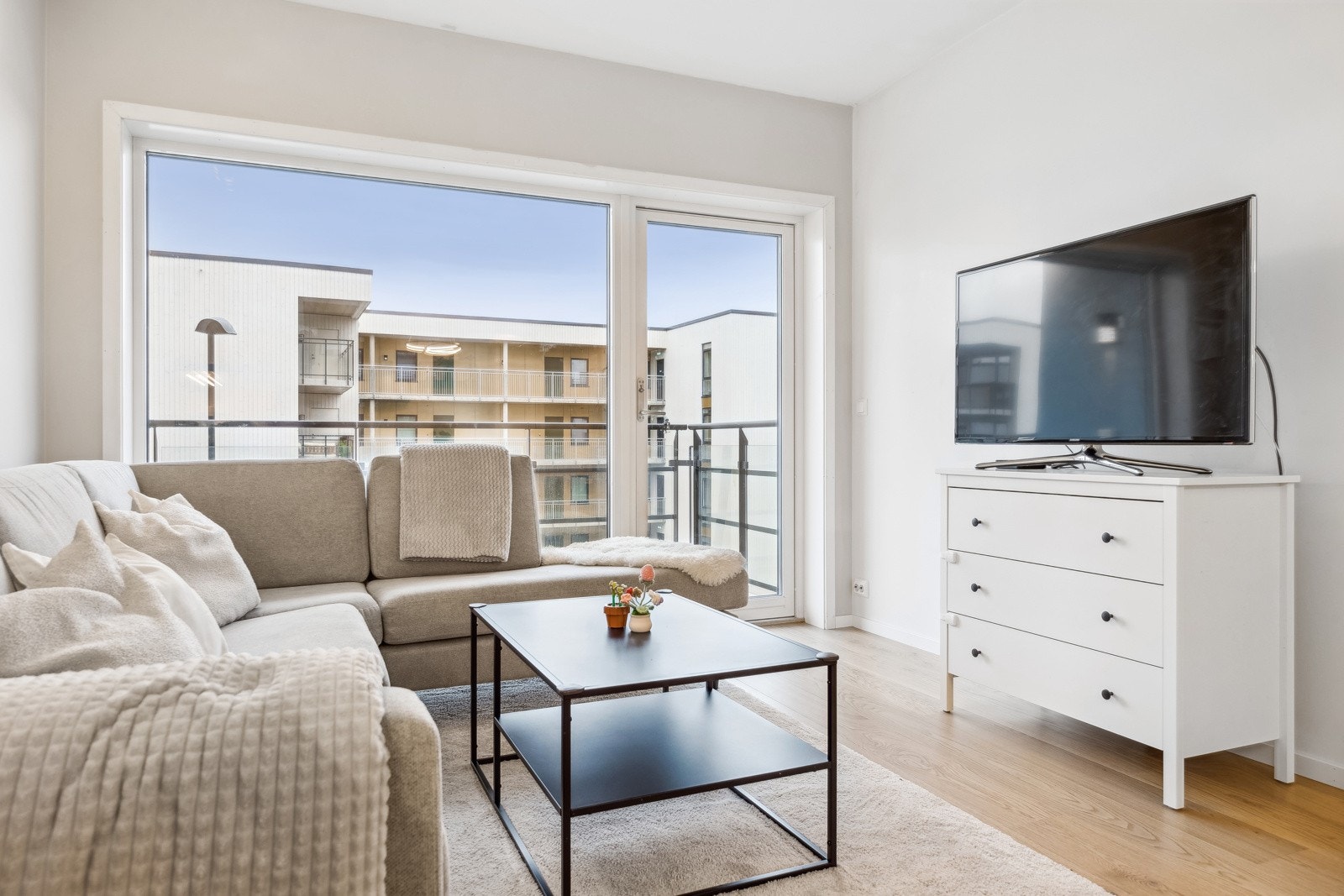 Leiligheten ligger til sentralt på Heimdal i 3 etasje, og er en del av et veldrevet sameie. Galleribilde