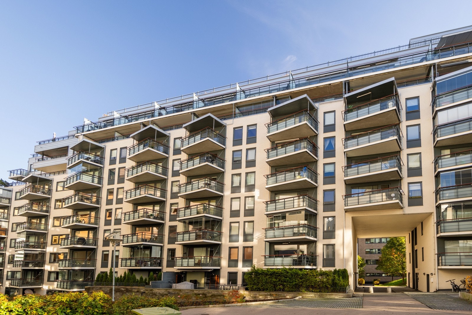 Kort avstand til et rikt utvalg av servicetilbud, treningssenter og flere populære spisesteder. Galleribilde