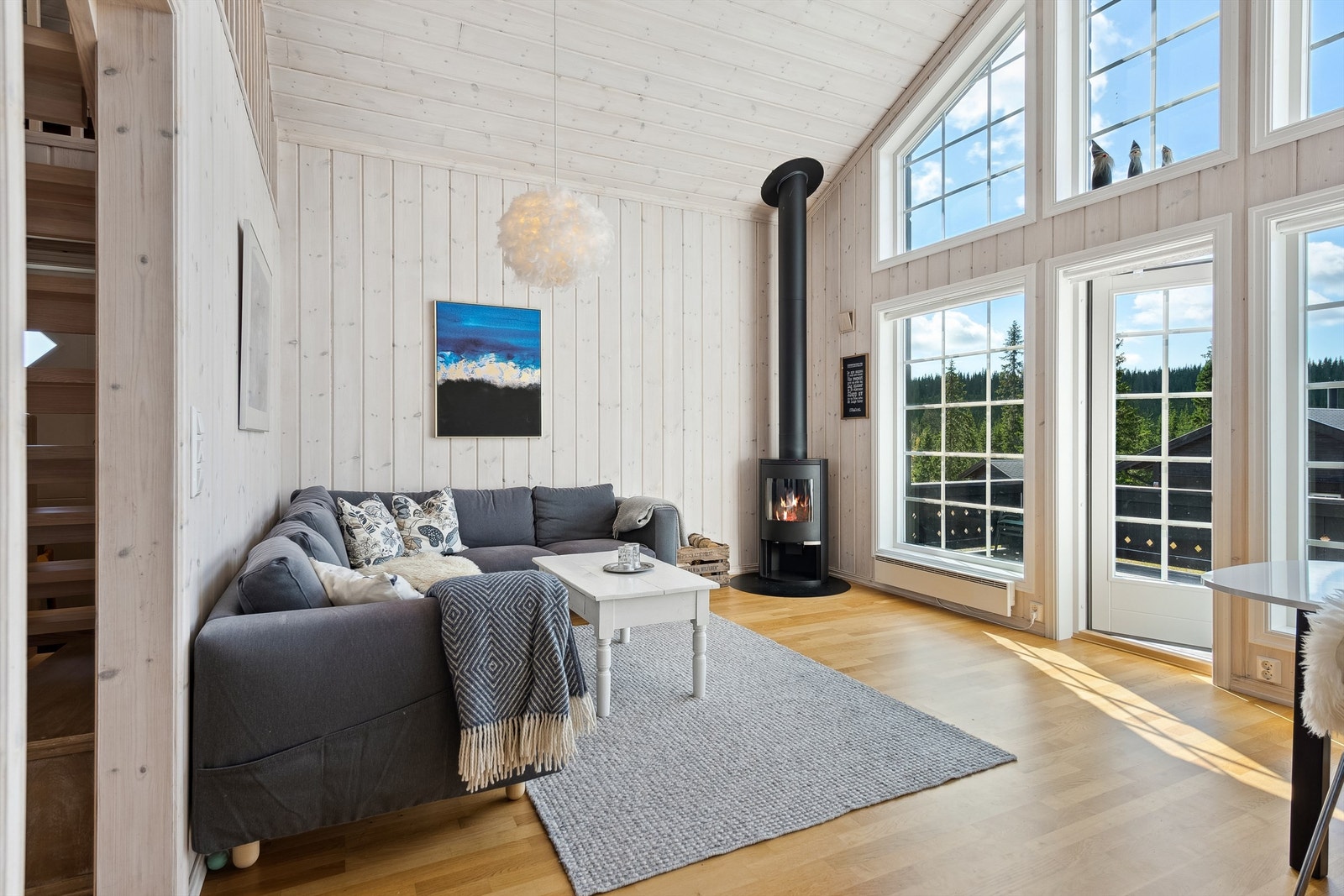 Hytta har pene parkettgulv Galleribilde