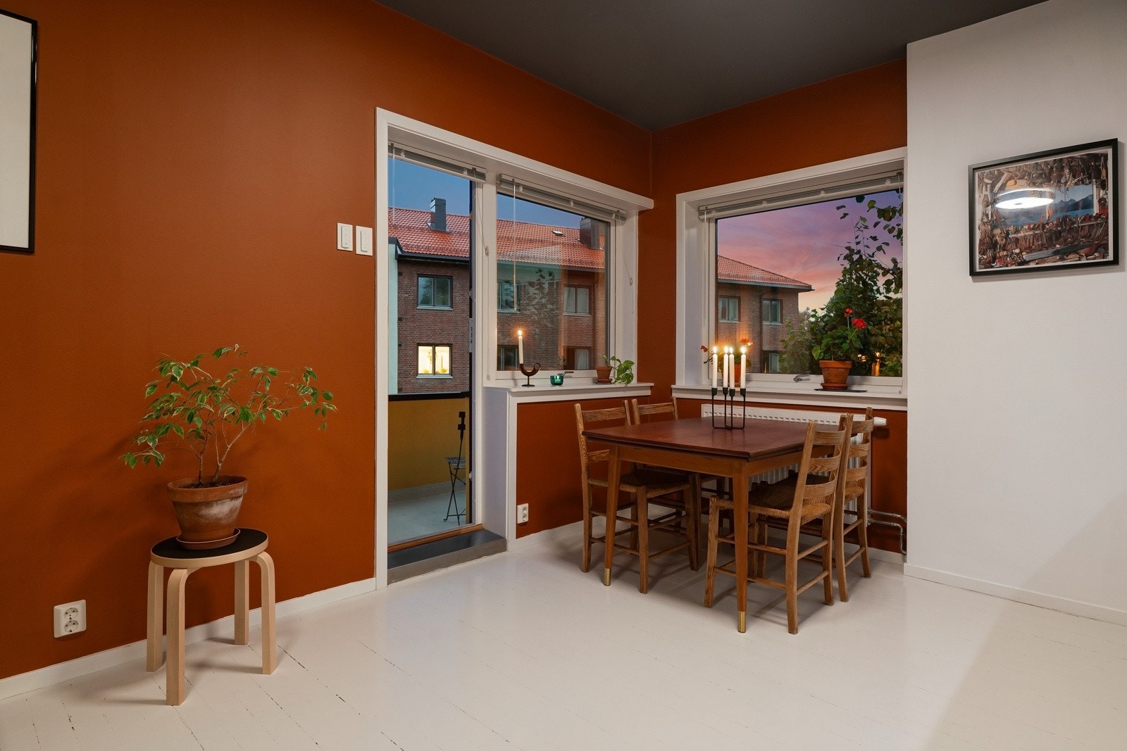 Boligen har en gjennomført standard med en lun og moderne fargepalett. Galleribilde