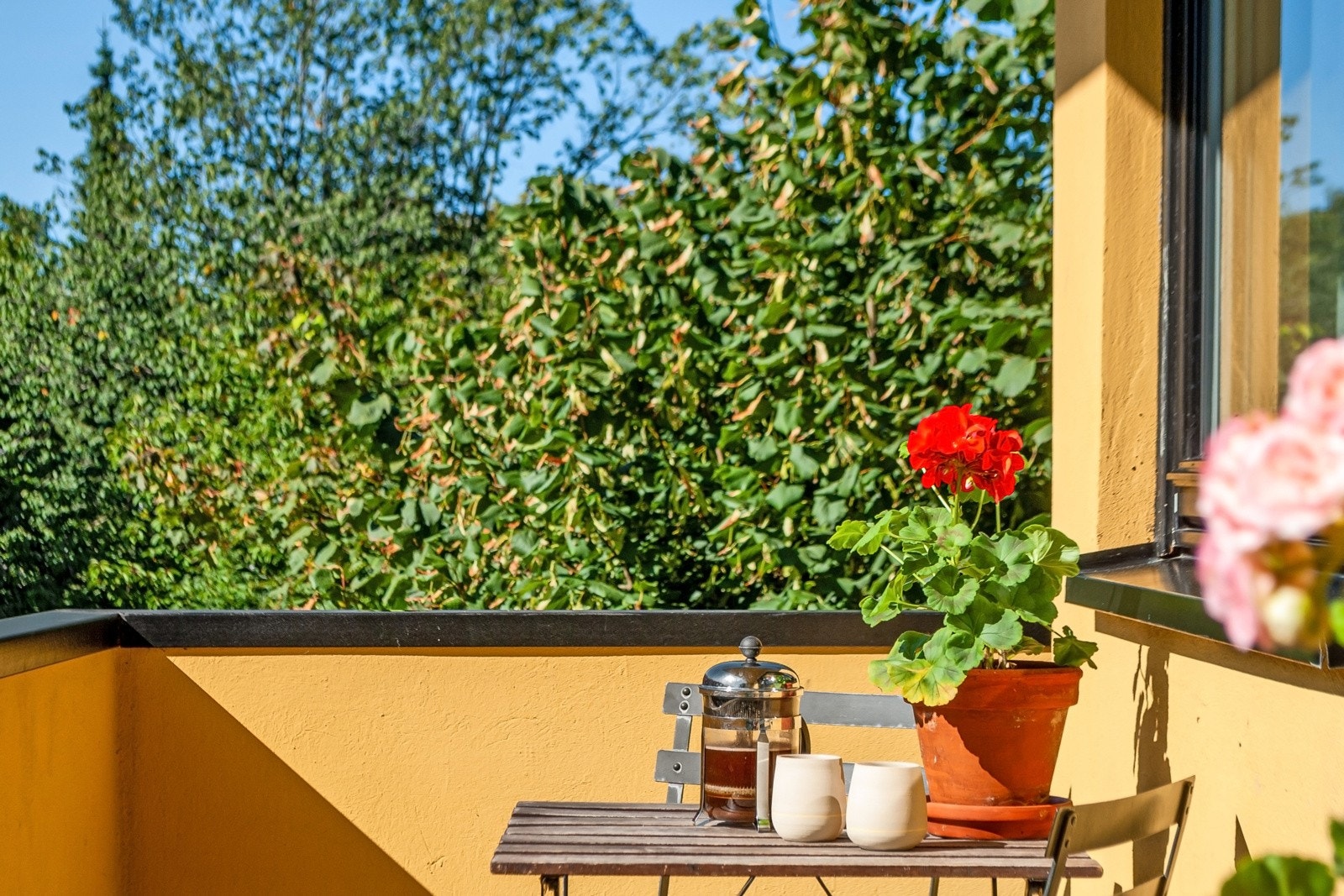 Balkongen er overbyggetm noe som øker bruksverdien. Galleribilde