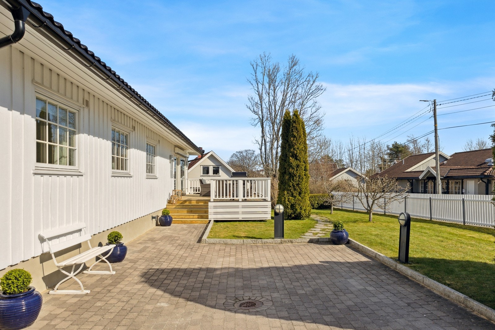Du har enkel adkomst til hagen og på solværsdager kan du flytte deg etter solen. Galleribilde