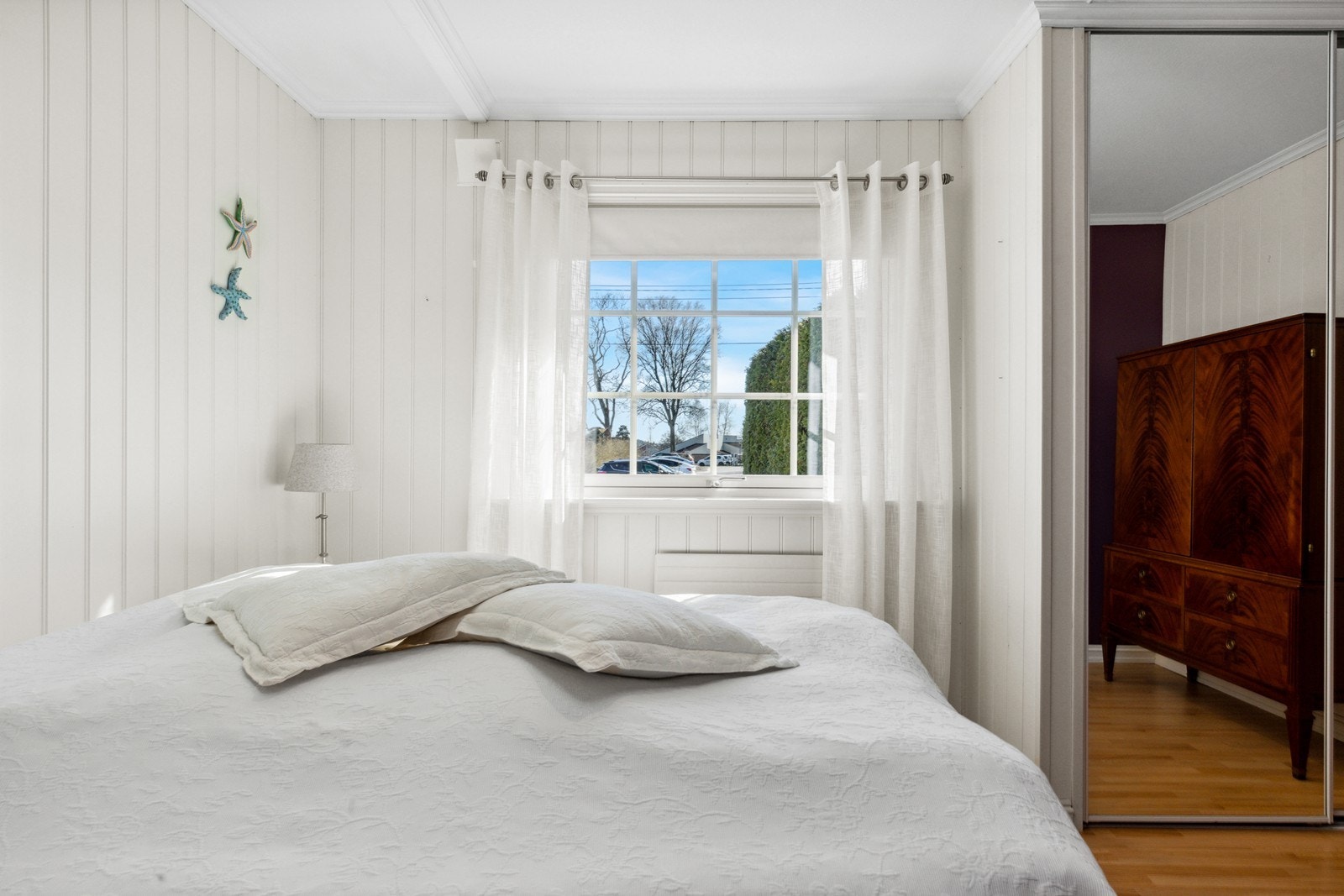 Eiendommen har totalt 6 soverom. Galleribilde