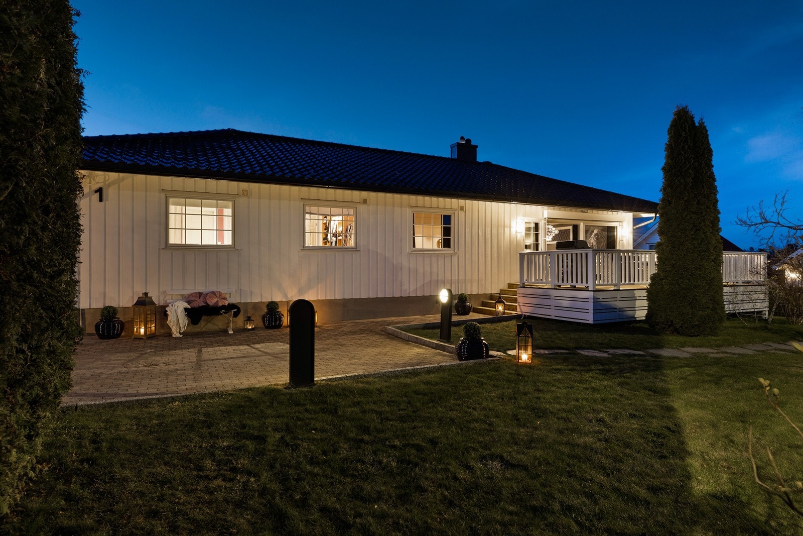 Eiendommen har to terrasser som måler henholdsvis 41 (vestvendt) og 26 (sørvendt) kvm. Galleribilde