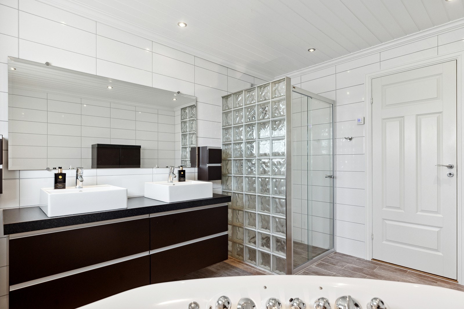 Begge bad har mekanisk avtrekk. Galleribilde