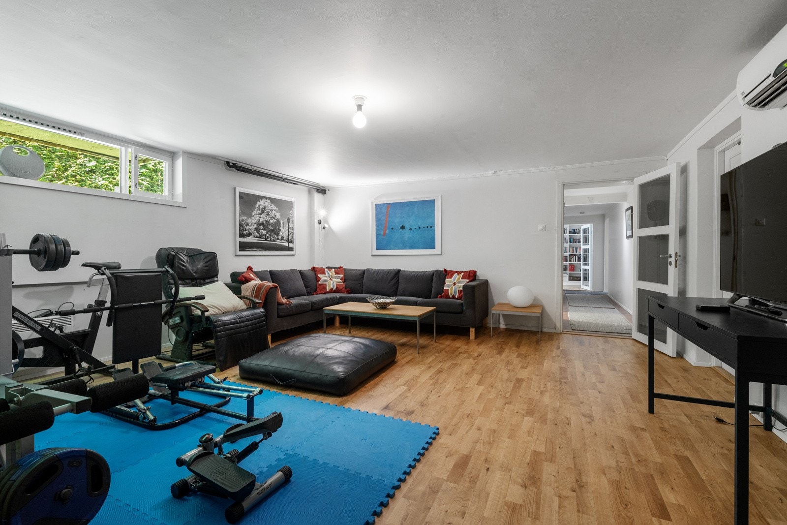 Stuen er perfekt hvis barna trenger et sted å leke eller ungdommen i huset vil trekke seg tilbake. Galleribilde