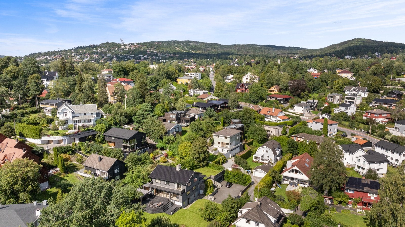Umiddelbar nærhet til skoler og barnehager, tur- og rekreasjon, Heming idrettsanlegg og offentlig kommunikasjon m.m. Galleribilde