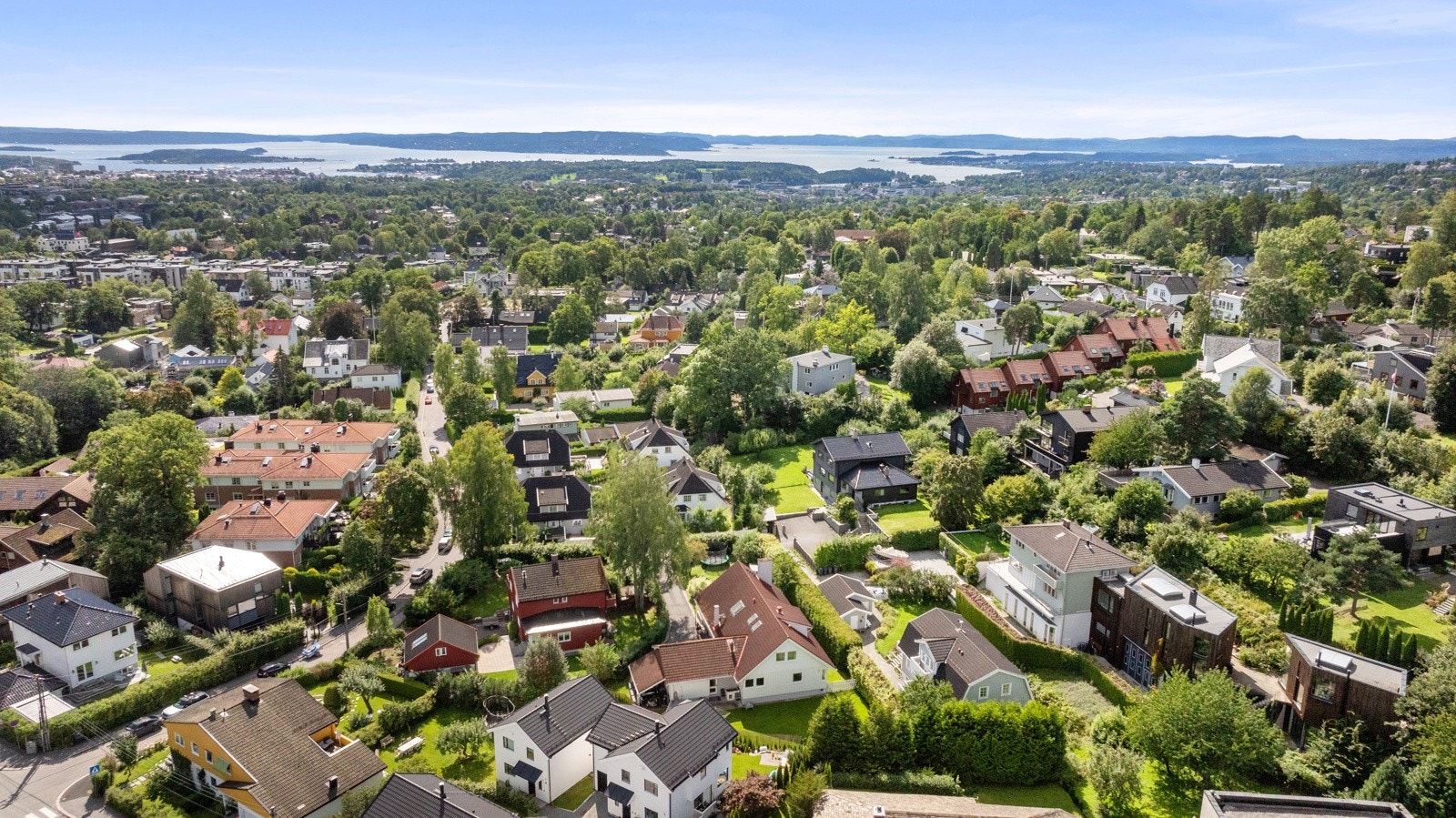 Eiendommen har en attraktiv og barnevennlig beliggenhet i et rolig område på Vinderen. Galleribilde