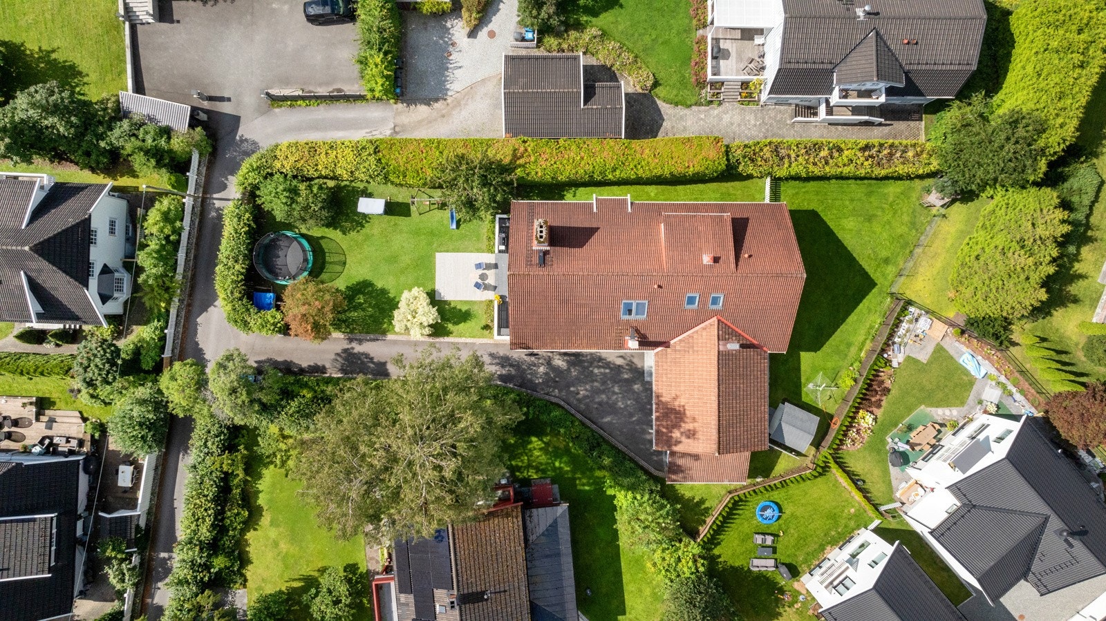 Hyggelig og etablert boligområde med villabebyggelse. Galleribilde