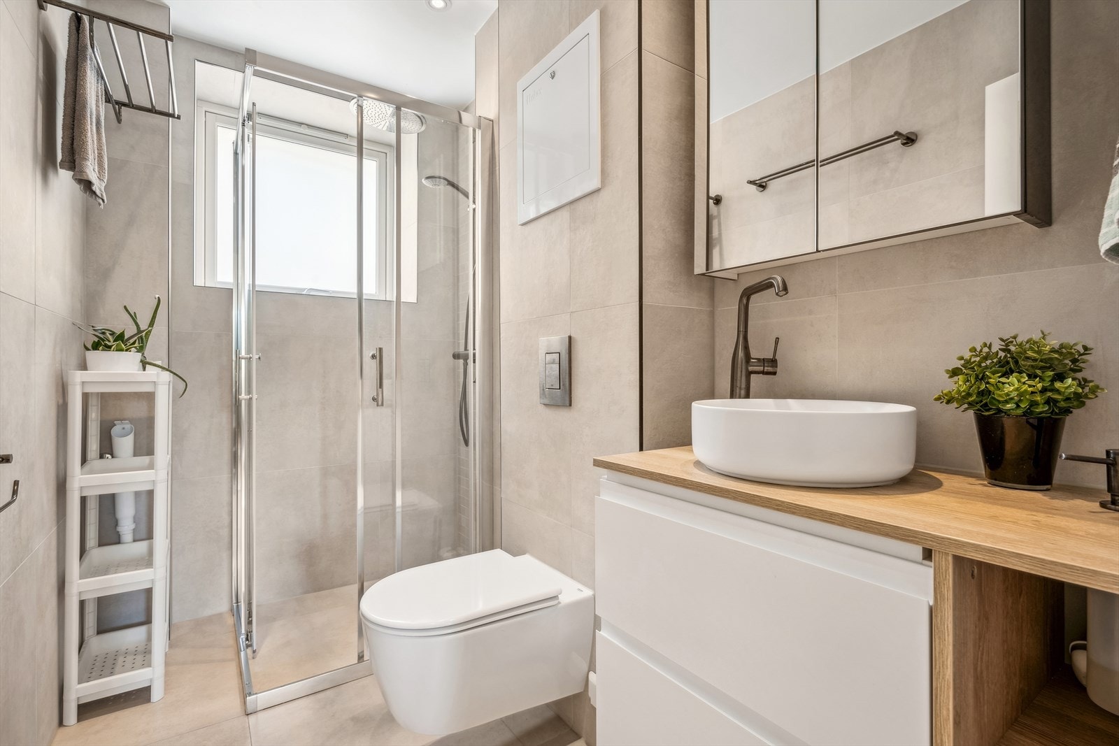 60x60 fliser og lyse valg gir en svært god romfølelse og setter et eksklusivt preg over badet Galleribilde