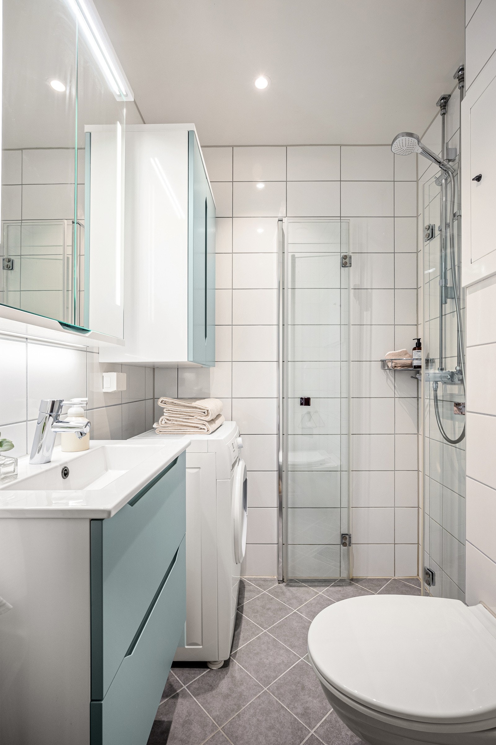 Pent bad rehabilitert i regi av borettslaget i 2019 med gulvvarme, fliser og downlights. Galleribilde