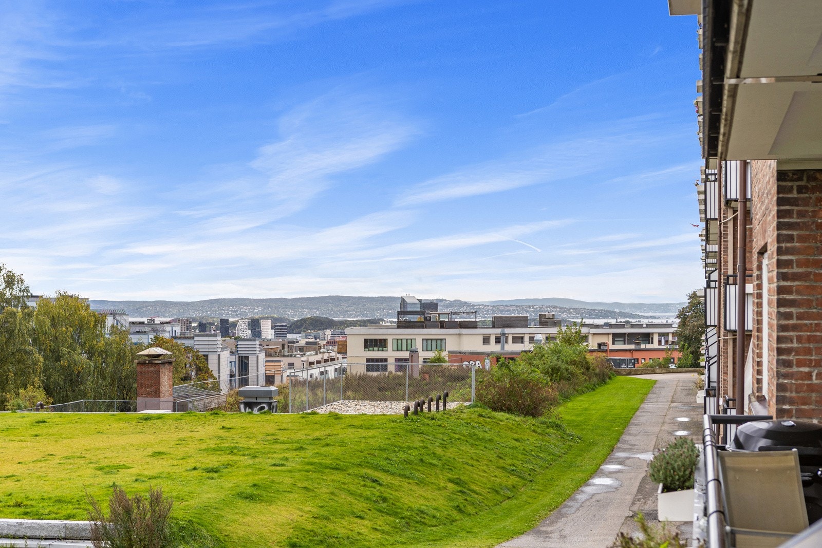 Fra balkongen er det i tillegg flott utsikt mot Oslo by. Galleribilde