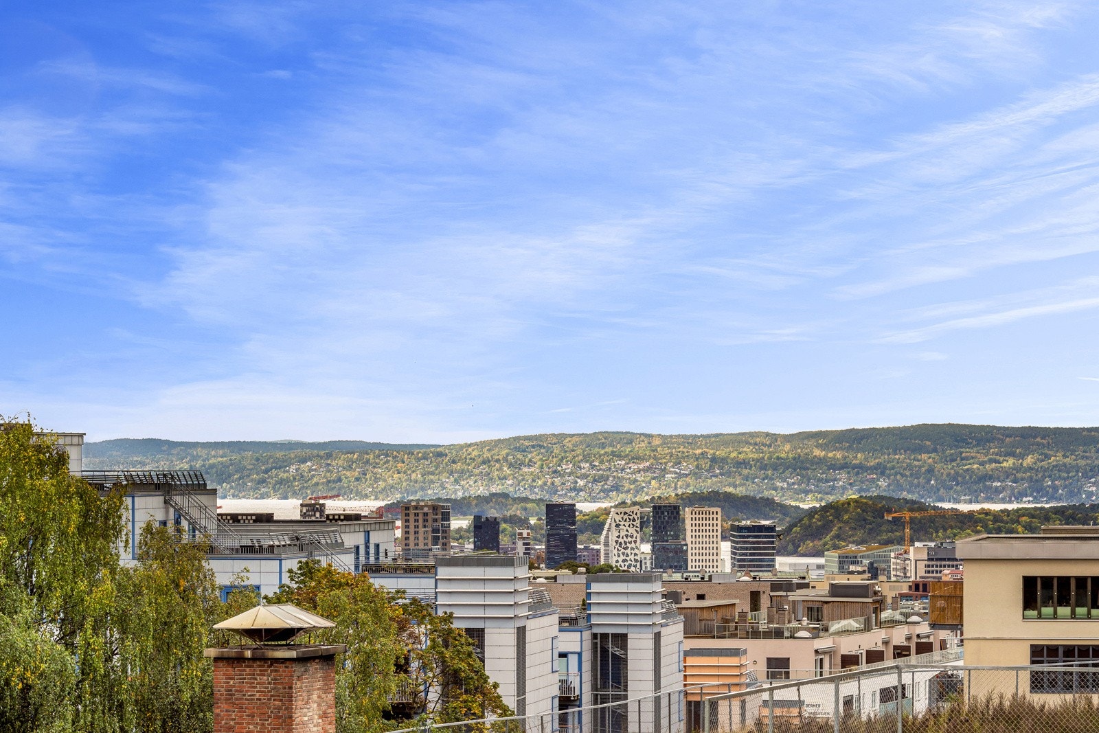 Fra balkongen er det i tillegg flott utsikt mot Oslo by. Galleribilde