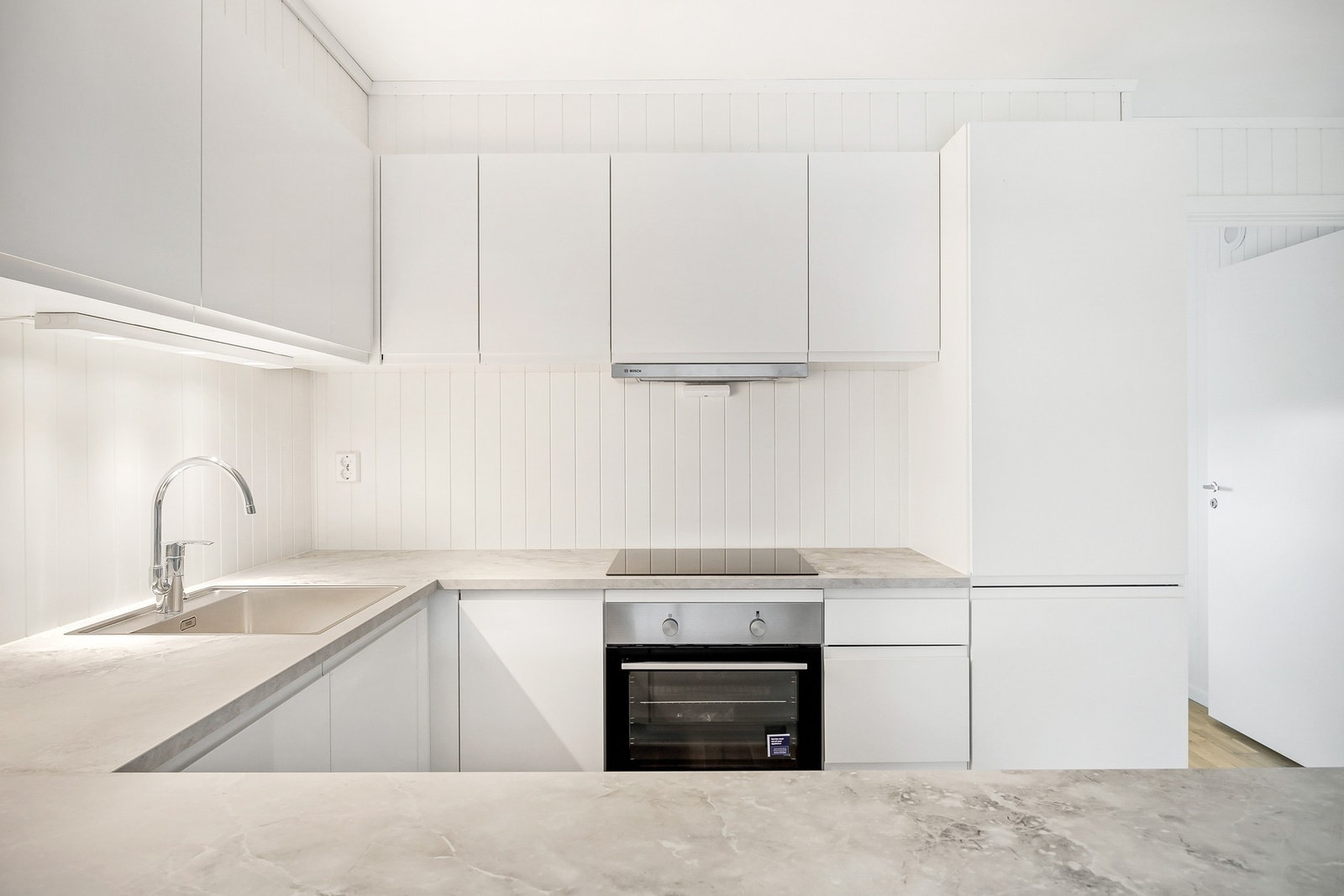 Tidløst og lyst kjøkken Galleribilde