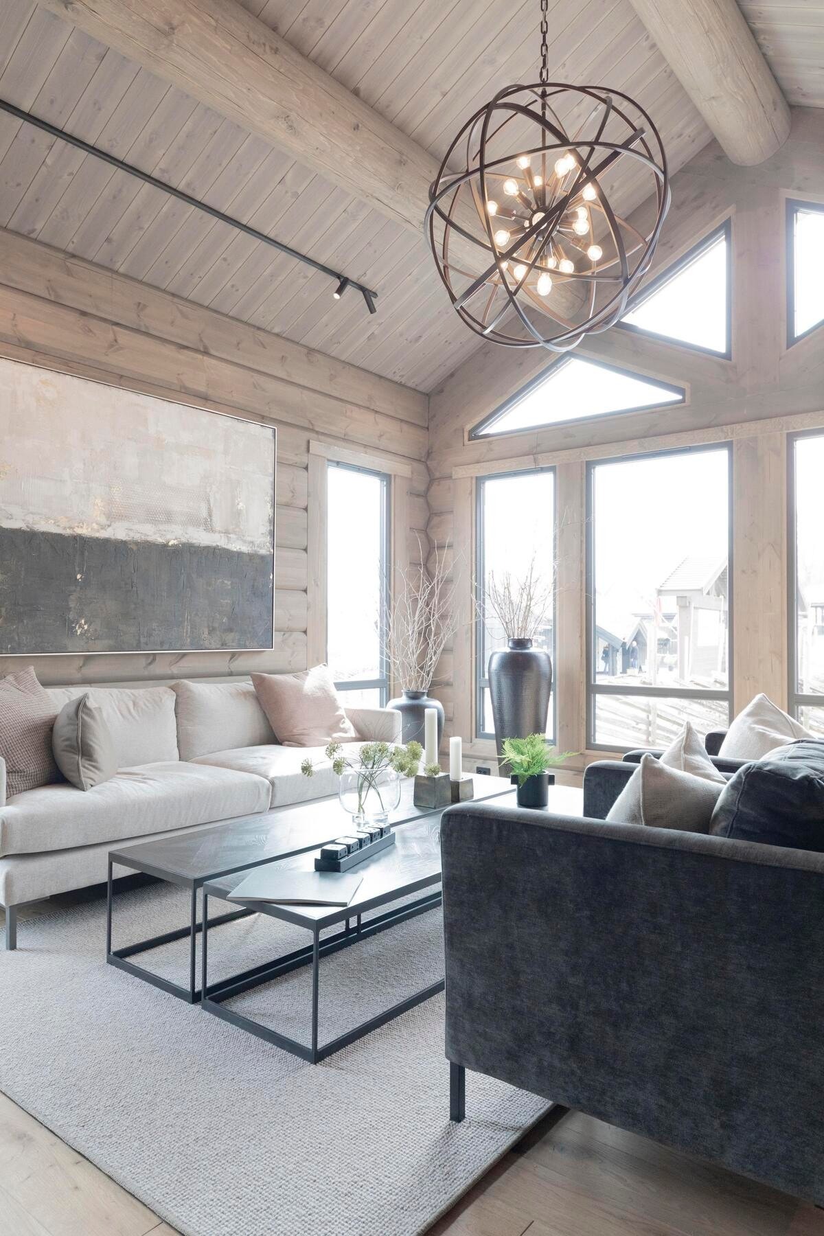 Lys og luftig stue. Foto fra Andor visningshytte på Hellerudsletta Galleribilde