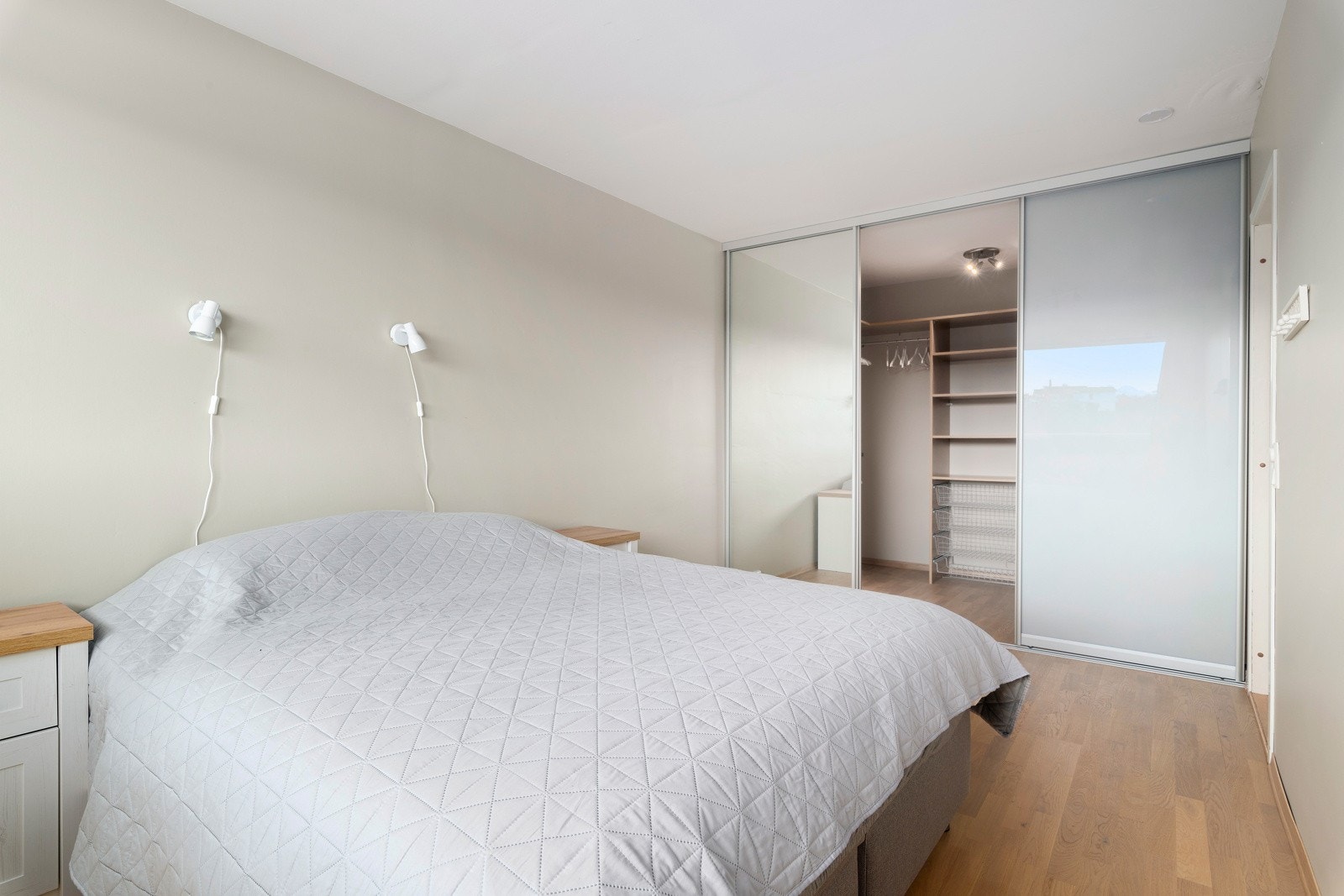 Fra soverommet er det også adkomst til eget omkledningsrom - Galleribilde