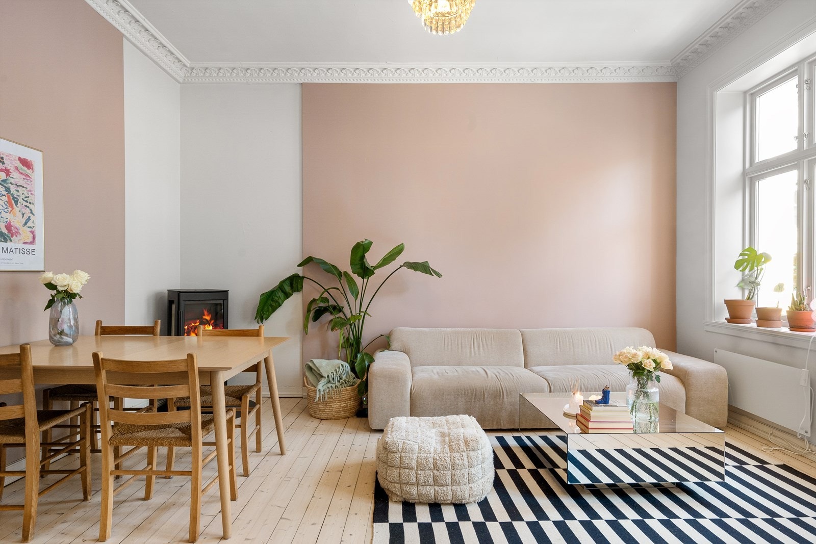 En lys, delikat og gjennomført 2-roms med sentral beliggenhet. Galleribilde