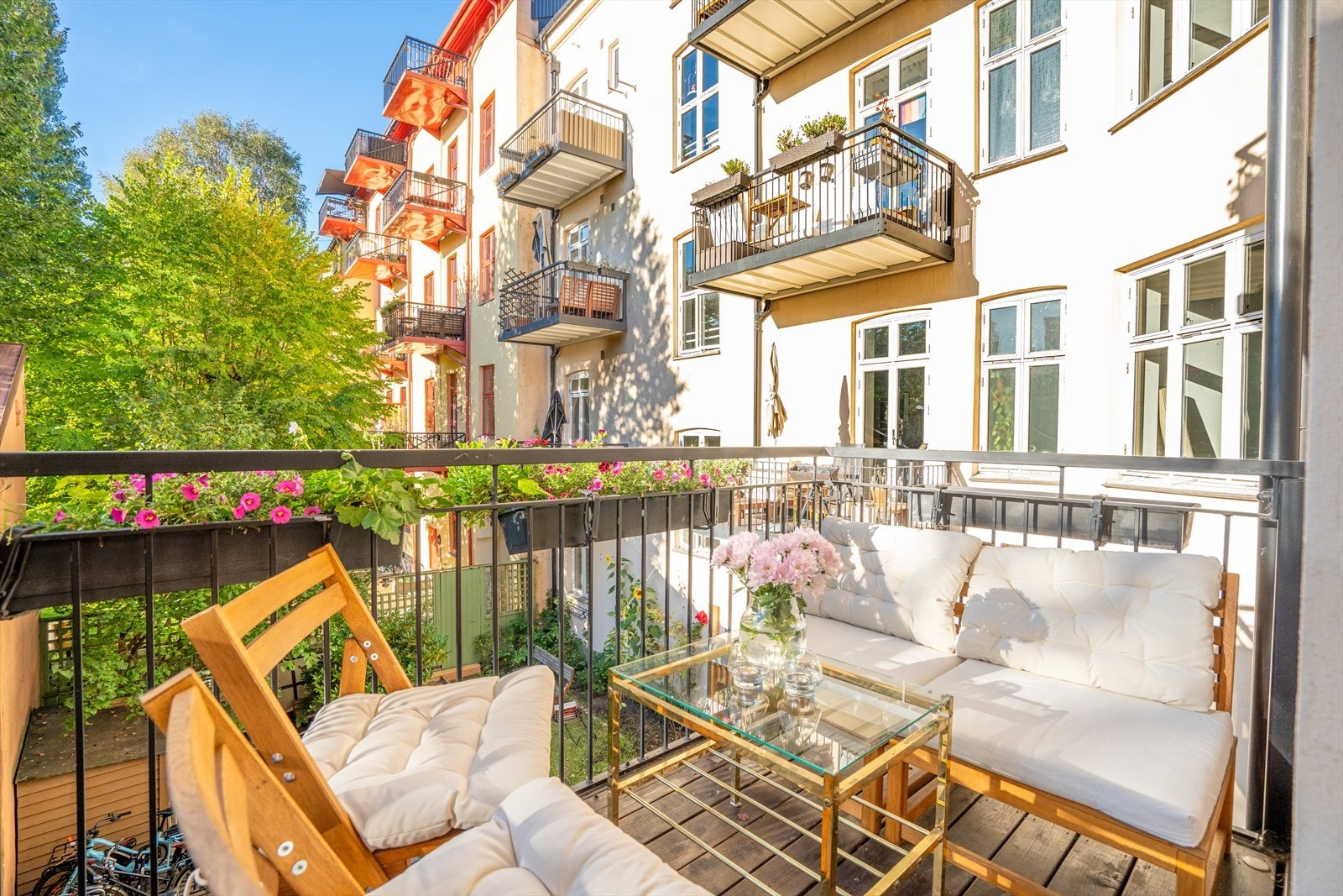 Morten S. Hannestad har gleden av å presentere Urtegata 45! Galleribilde