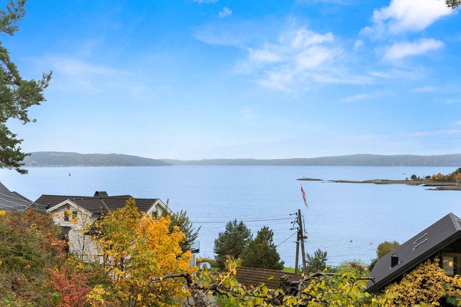 Fantastisk panoramautsikt fra eiendommen -her sydvestover i retning Malmøya og Nesodden. Galleribilde