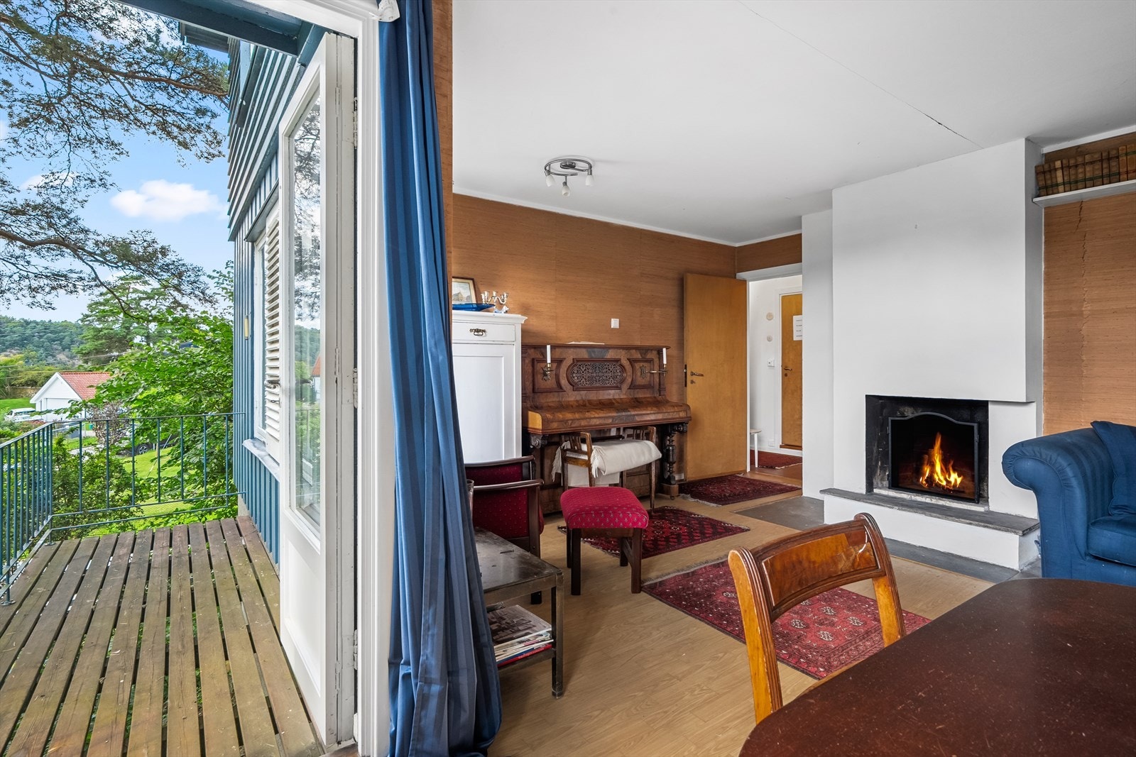 Utgang til sydvestvendt balkong på ca. 5 kvm vendt ut mot hagen. Galleribilde