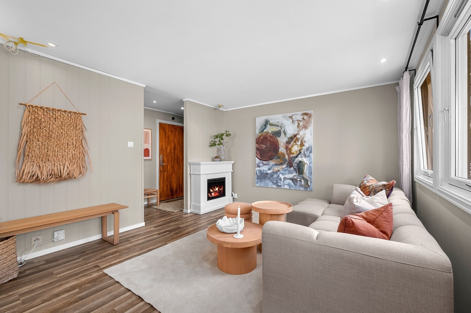 Stuen måler hele 19 m² og har god plass til både sofa- og spisegruppe. Fra stuen har du også direkte adkomst til en sørvestvendt veranda med herlige solforhold. Galleribilde