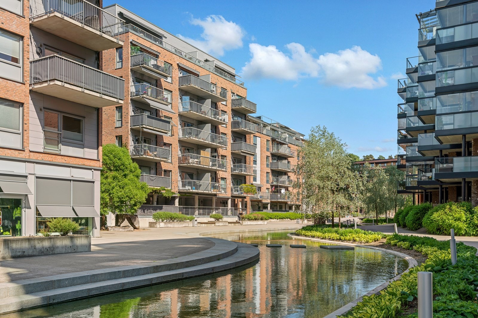 Bydelen er bygd på Kværner Bruks gamle tomt i Lodalen mellom Vålerenga, Gamlebyen og Bjørvika og er en flott bydel under utvikling med masse potensiale Galleribilde