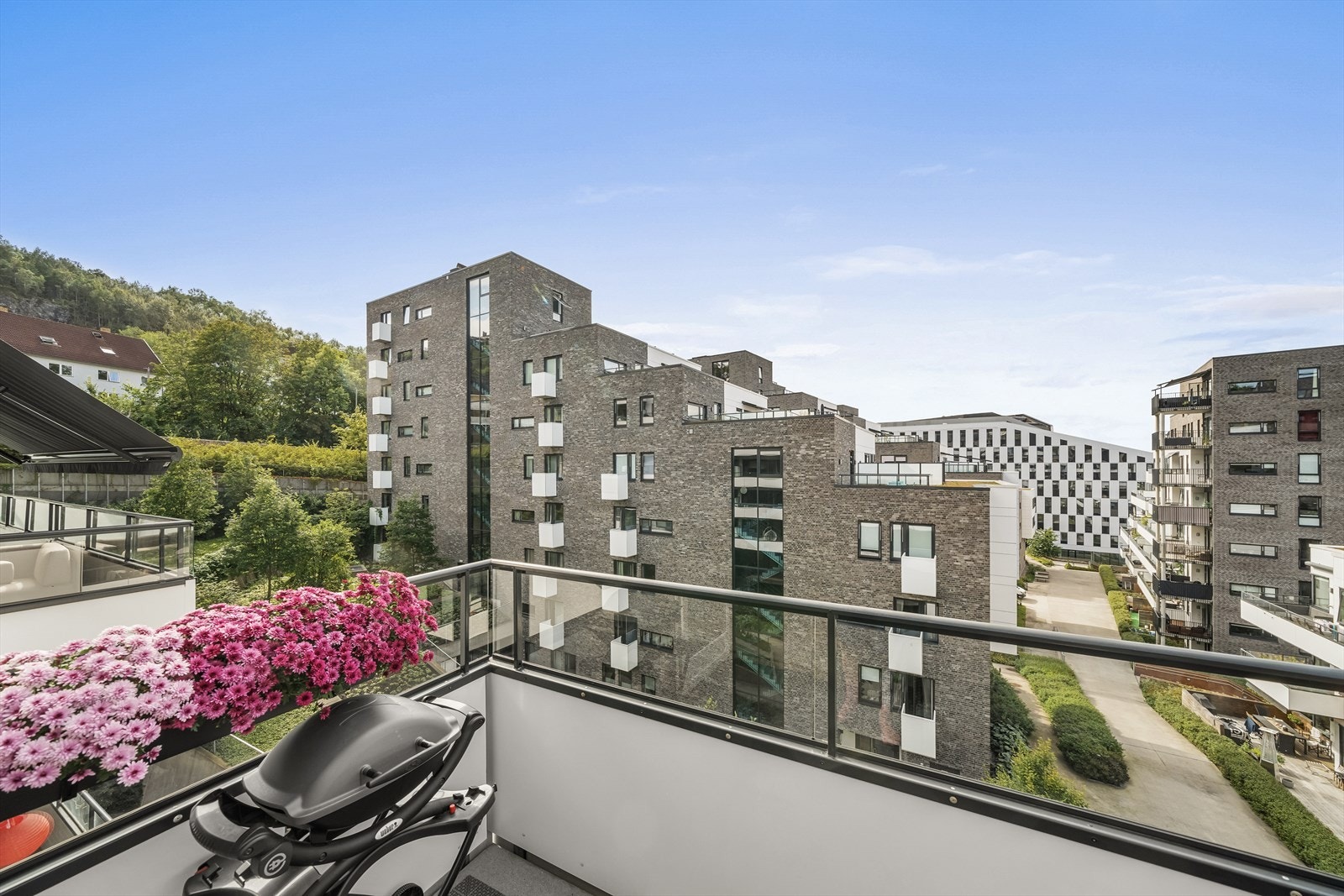 Høyt og fritt beliggende i 5.etasje med heis Galleribilde