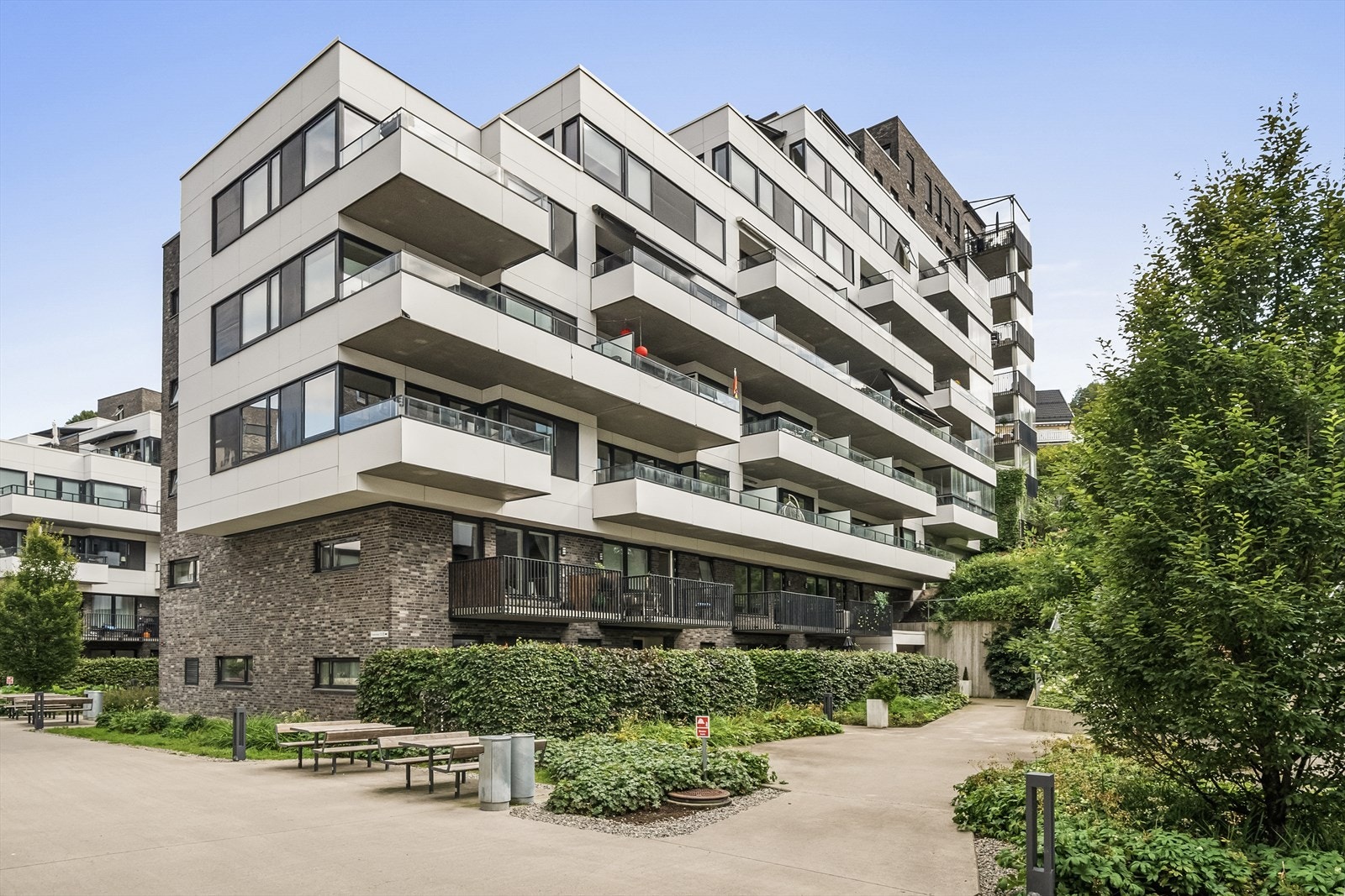 Boligen ligger i et meget populært og attraktivt boligområde i Kværnerbyen i Oslo Galleribilde