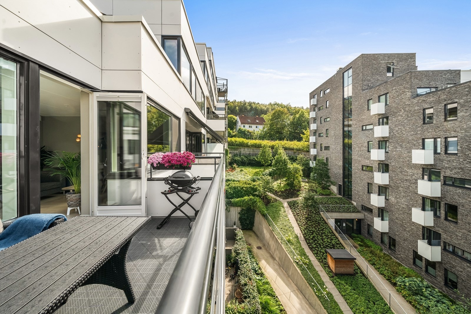 Lys og moderne 3-roms hjørneleilighet fra 2017 med 2 balkonger Galleribilde