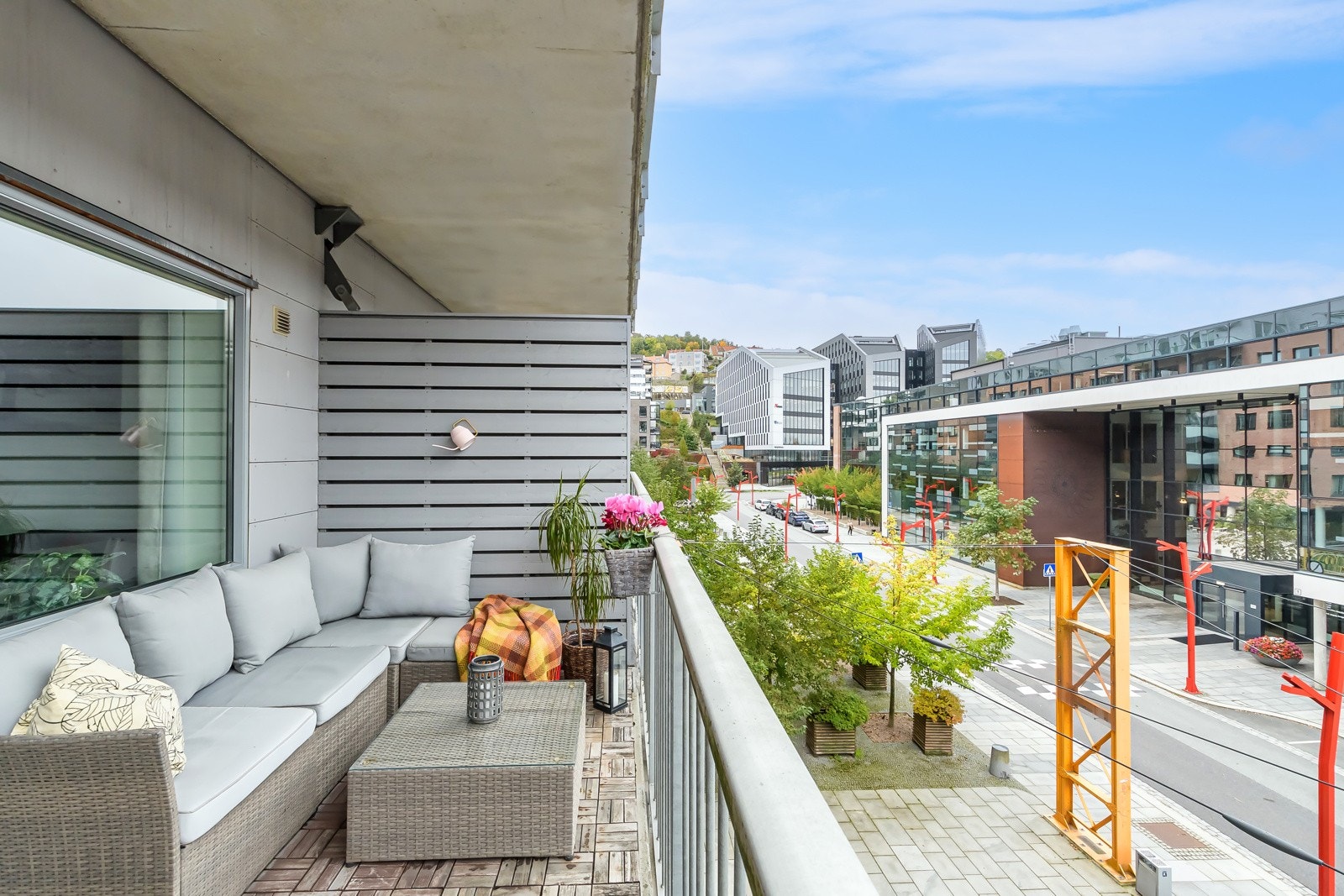 En lekker og svært romslig 2-roms leilighet med solrik balkong. Galleribilde