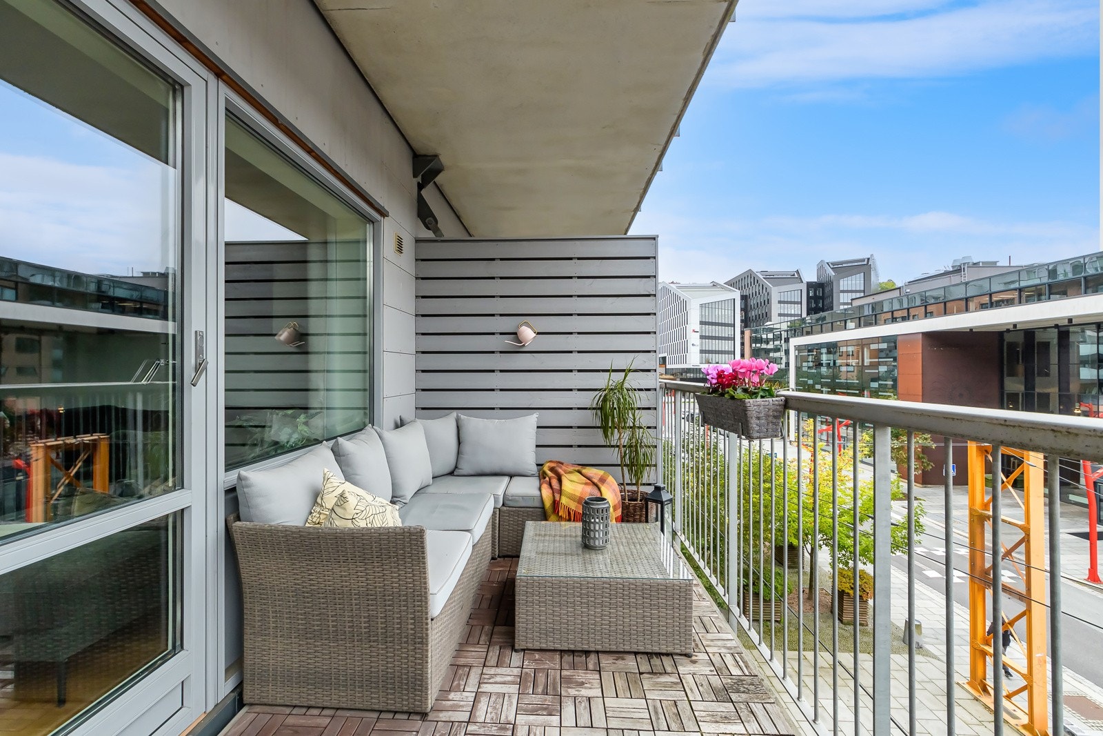 Her er det god plass til ønsket møblering, samt div. beplantning. Galleribilde