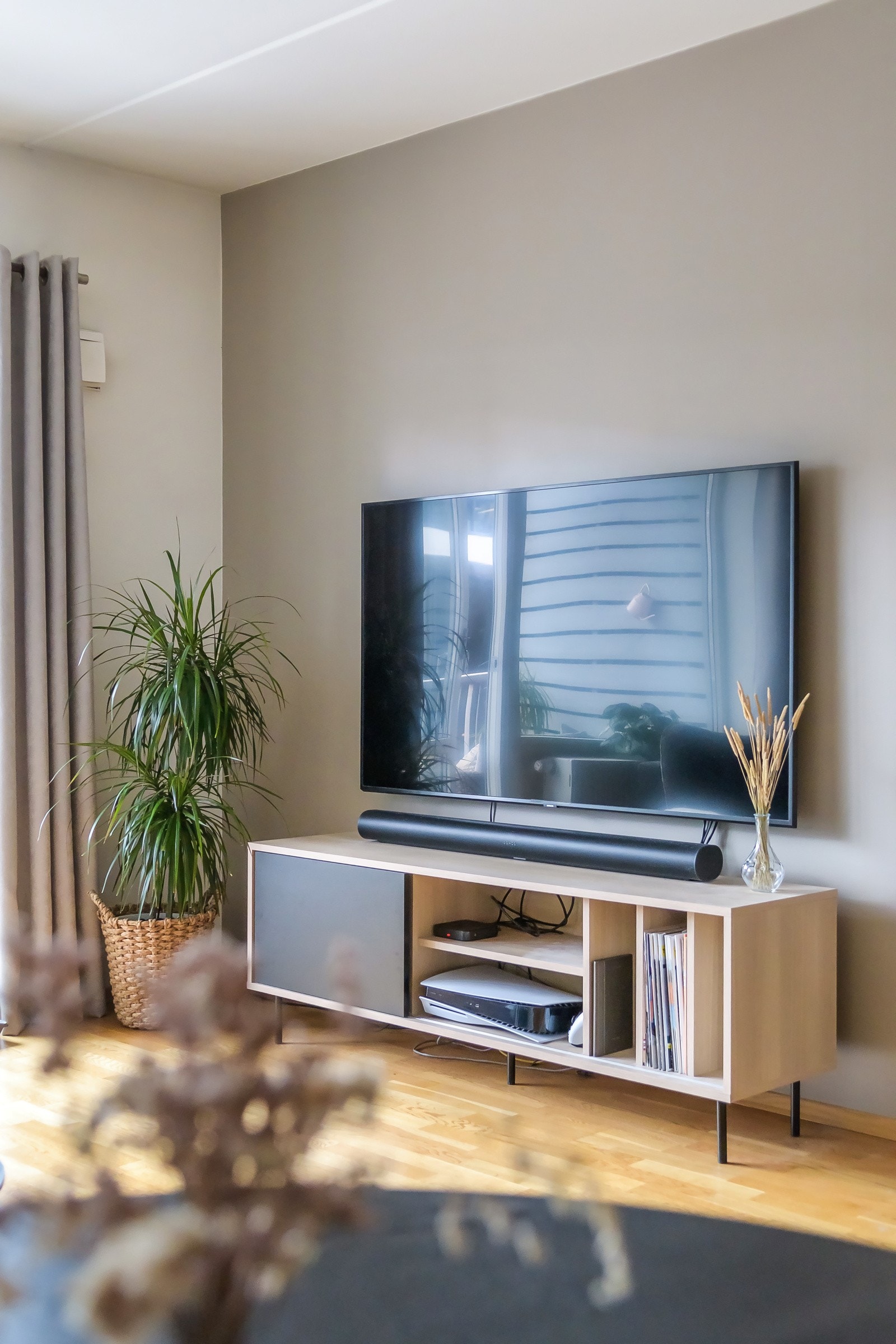 Det er god plass til medievegg. Galleribilde