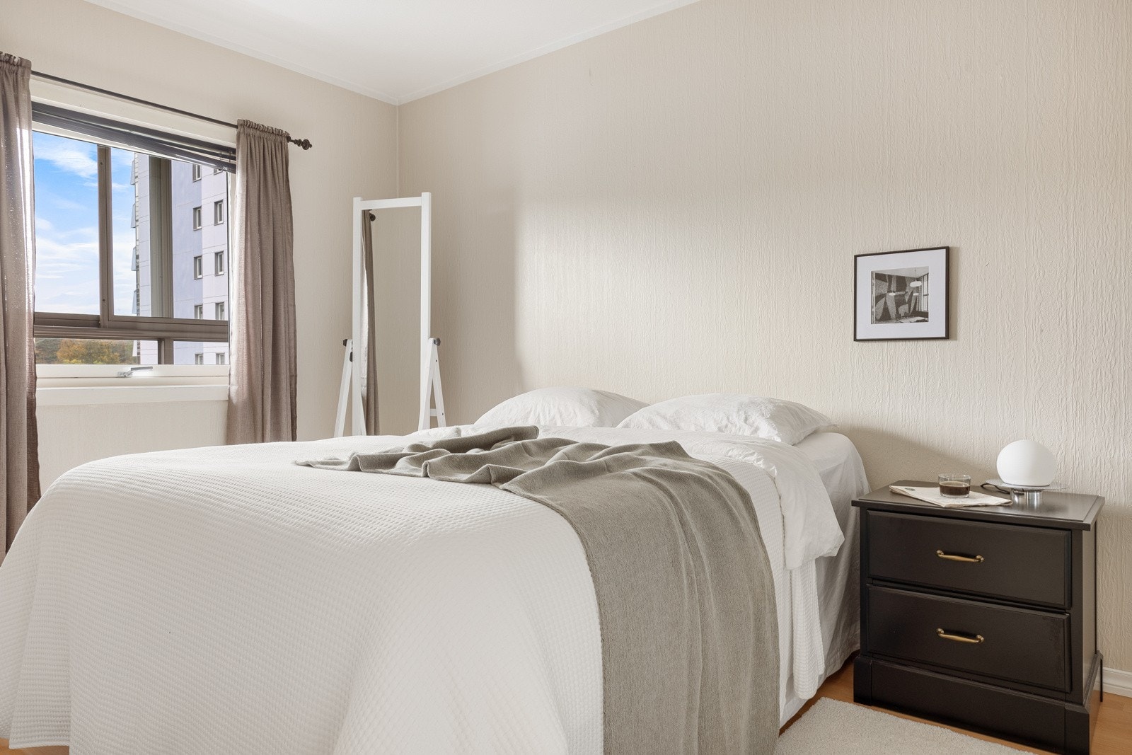 Her er det god plass til dobbelseng og feks en pult. Galleribilde