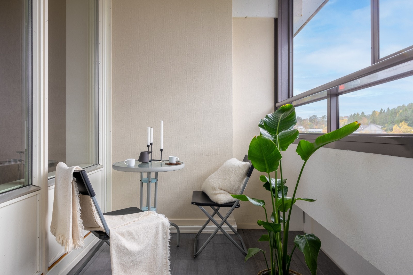 Balkongen er målt til 8 kvm. Galleribilde