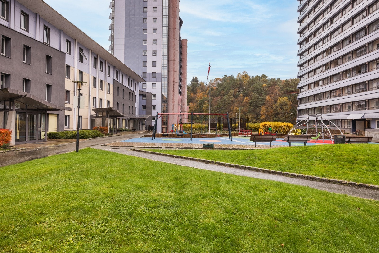 Vadmyra borettslag er er med sine 551 leiligheter Bergens tredje og landets 13 største borettslag. Galleribilde