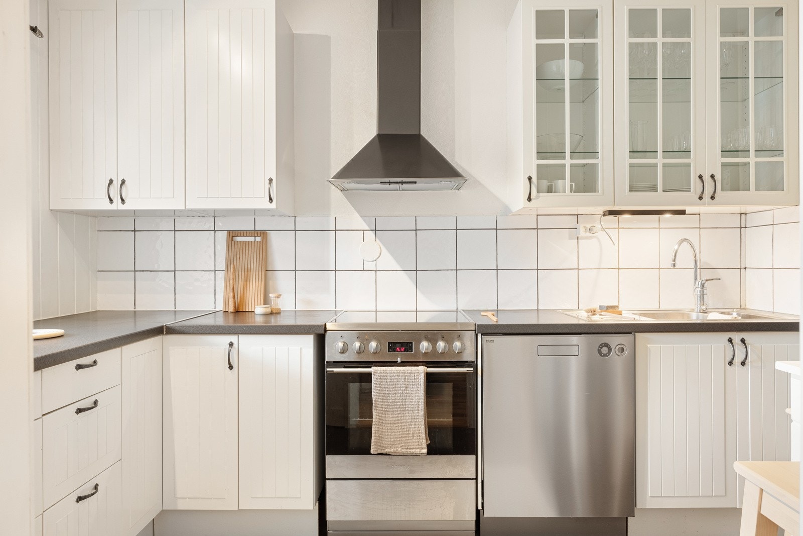 Her er det godt med skap- og benkeplass. Galleribilde