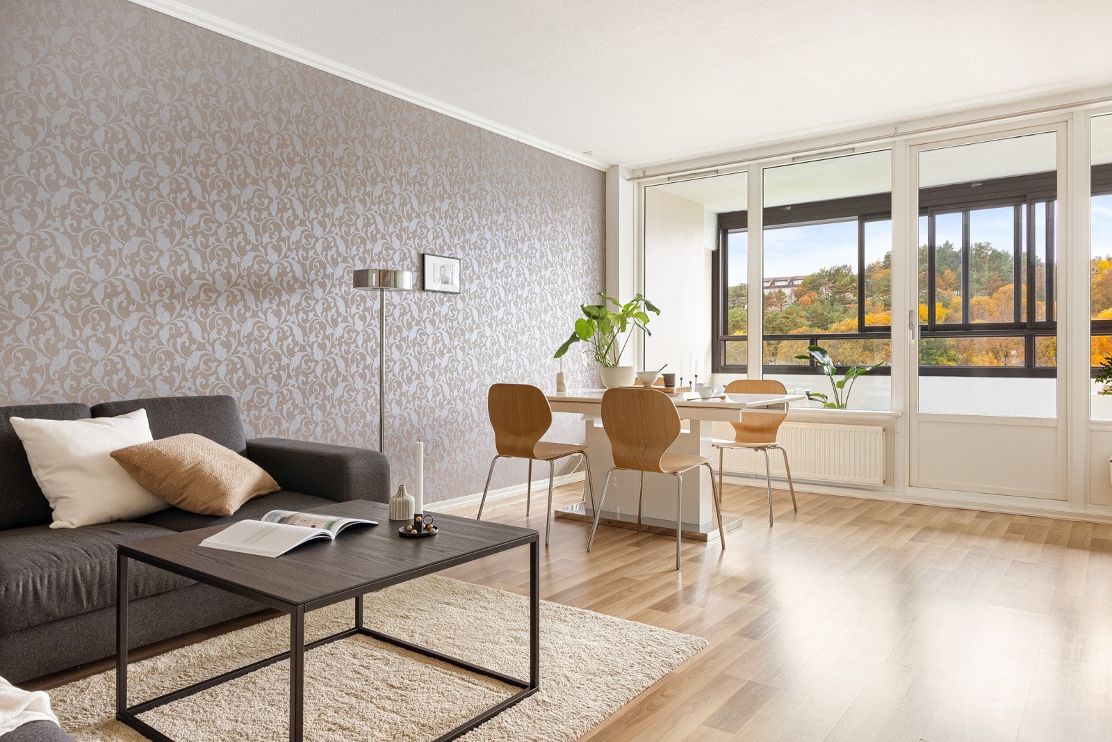 Dette er en flott leilighet med romslig soverom, stor stue og gode solforhold Galleribilde