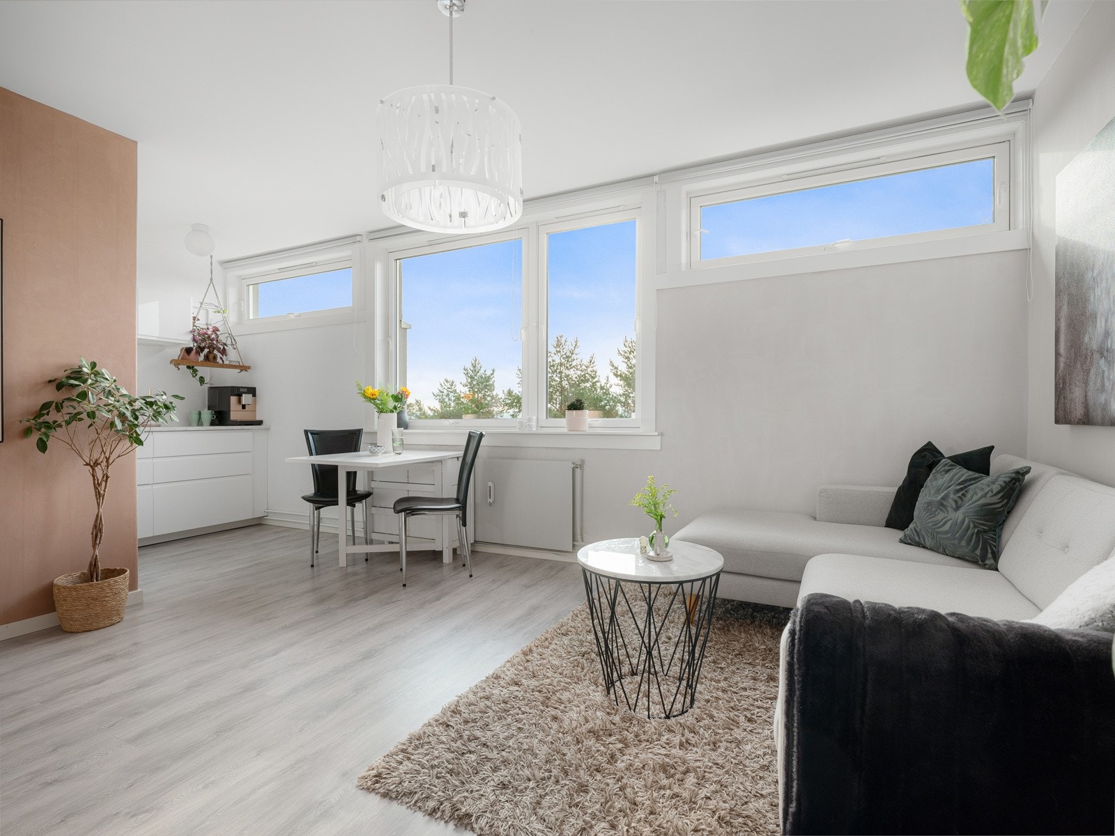 Velkommen til visning av Rugveien 38 - En lys og solrik 1-roms leilighet i 5.etg Galleribilde