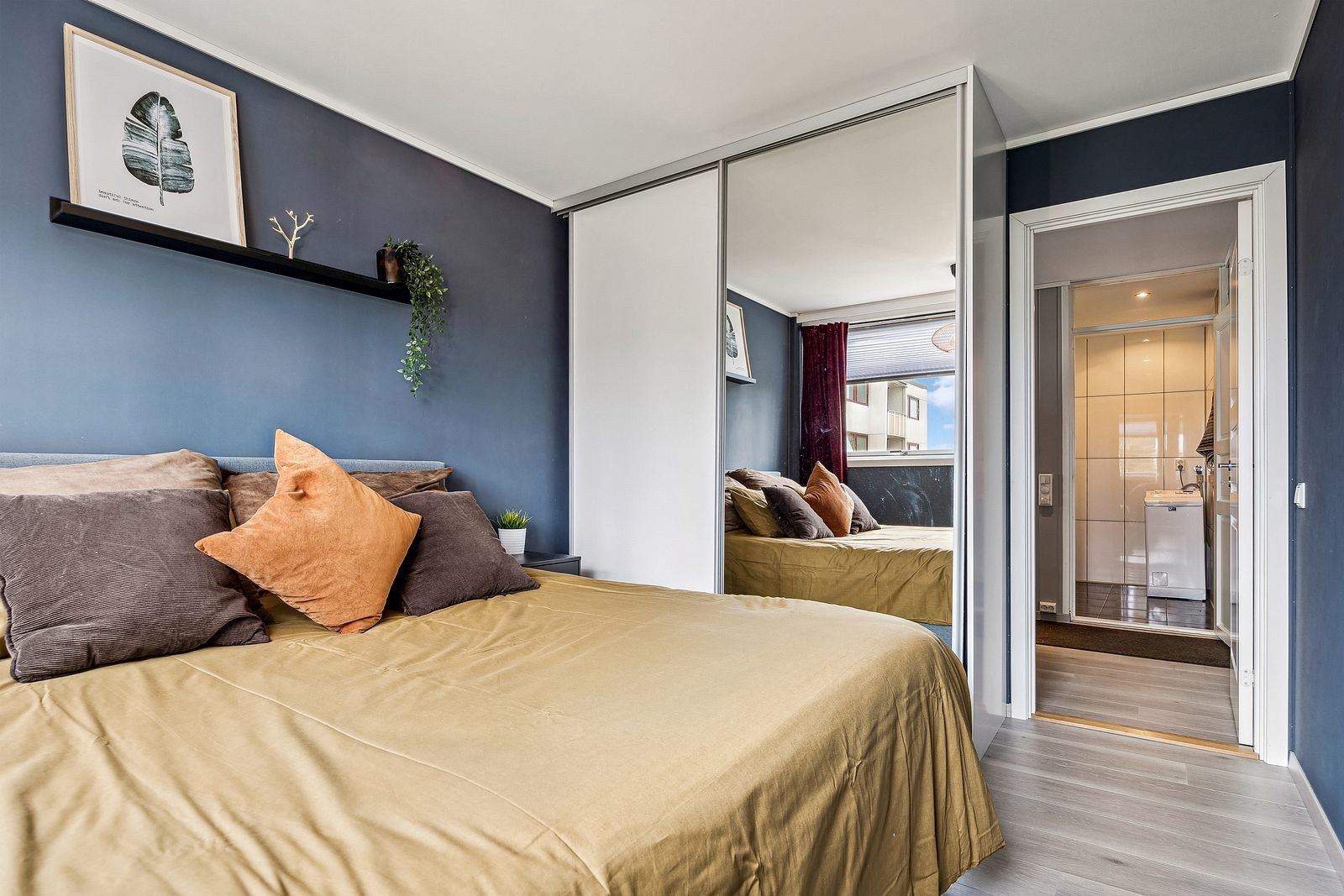 Garderobeslapet medfølger handelen. Galleribilde