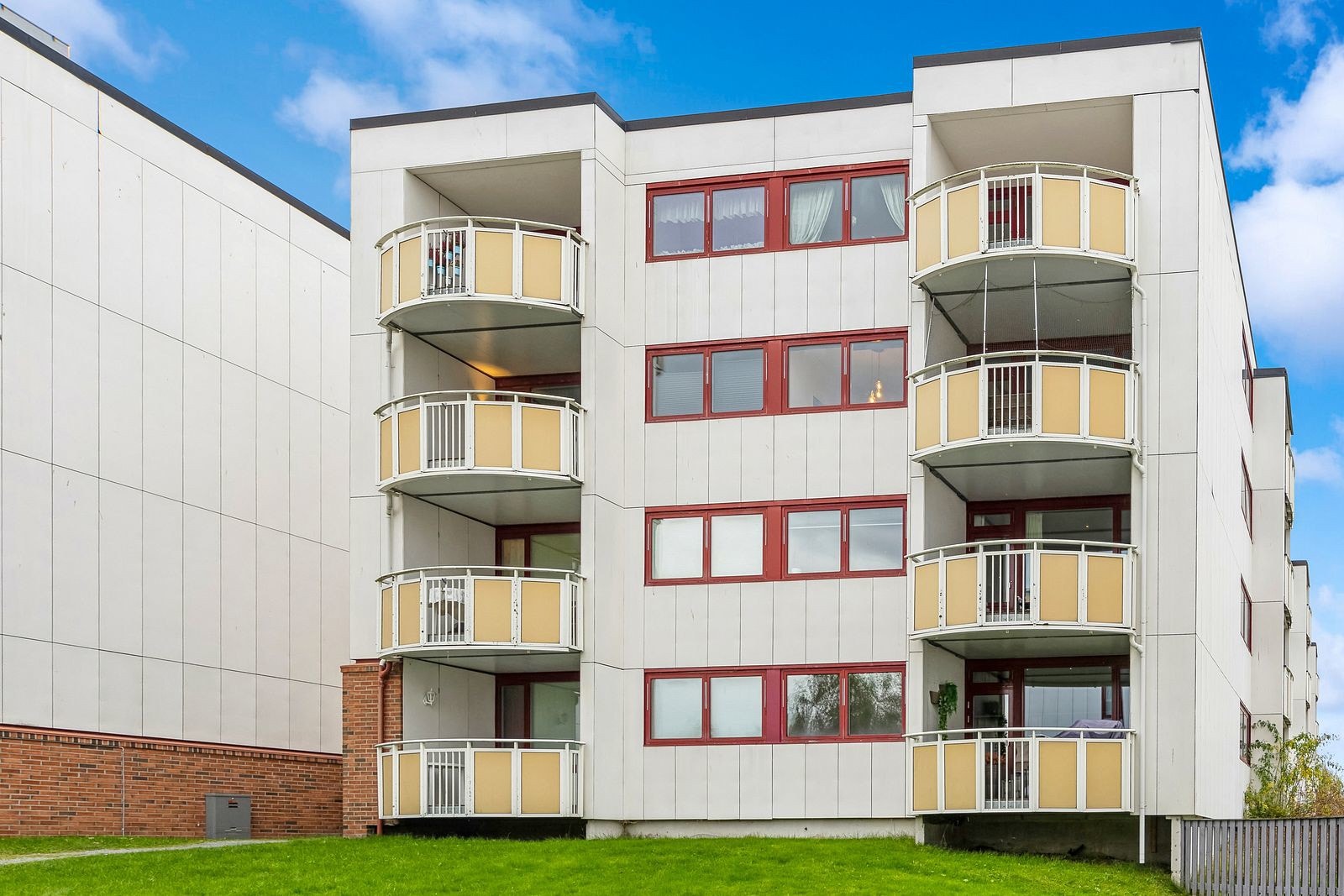 Boligen befinner seg i veldrevne Midteggen Borettslag, som har tilrettelagt for en komfortabel livsstil med bl.a. lave felleskostnader, god drift og god parkering. Galleribilde