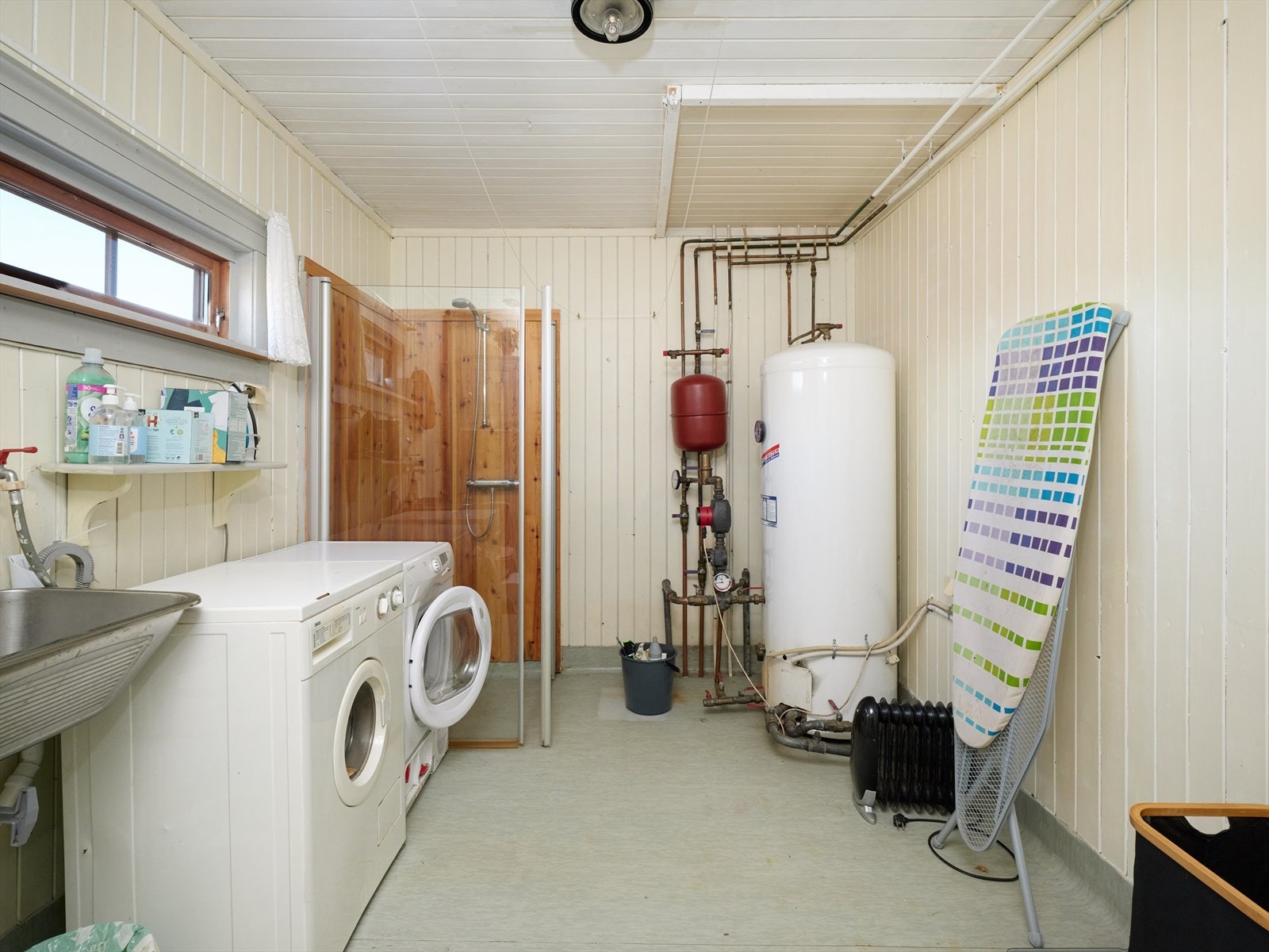 Vaskerom i 1.etasje med dusjmuligheter. Galleribilde