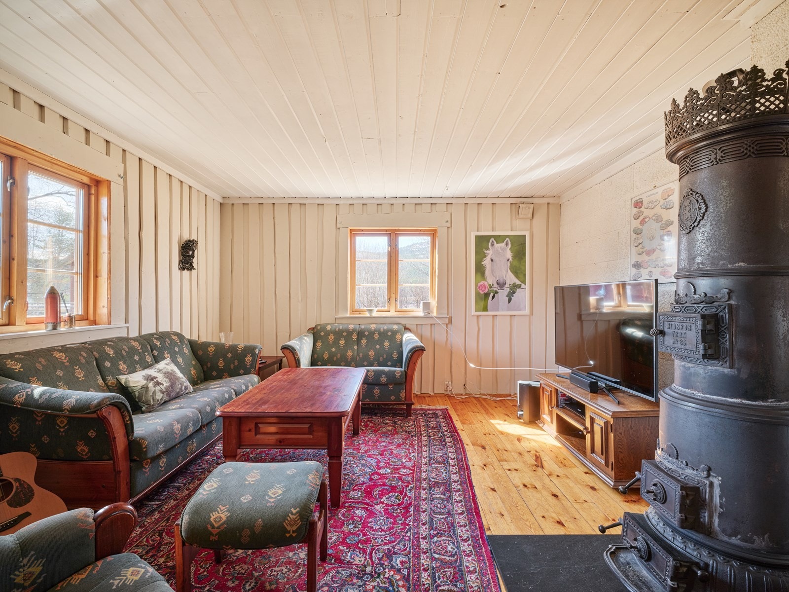 Stue med god plass til sofagruppe og tv-bord. Galleribilde